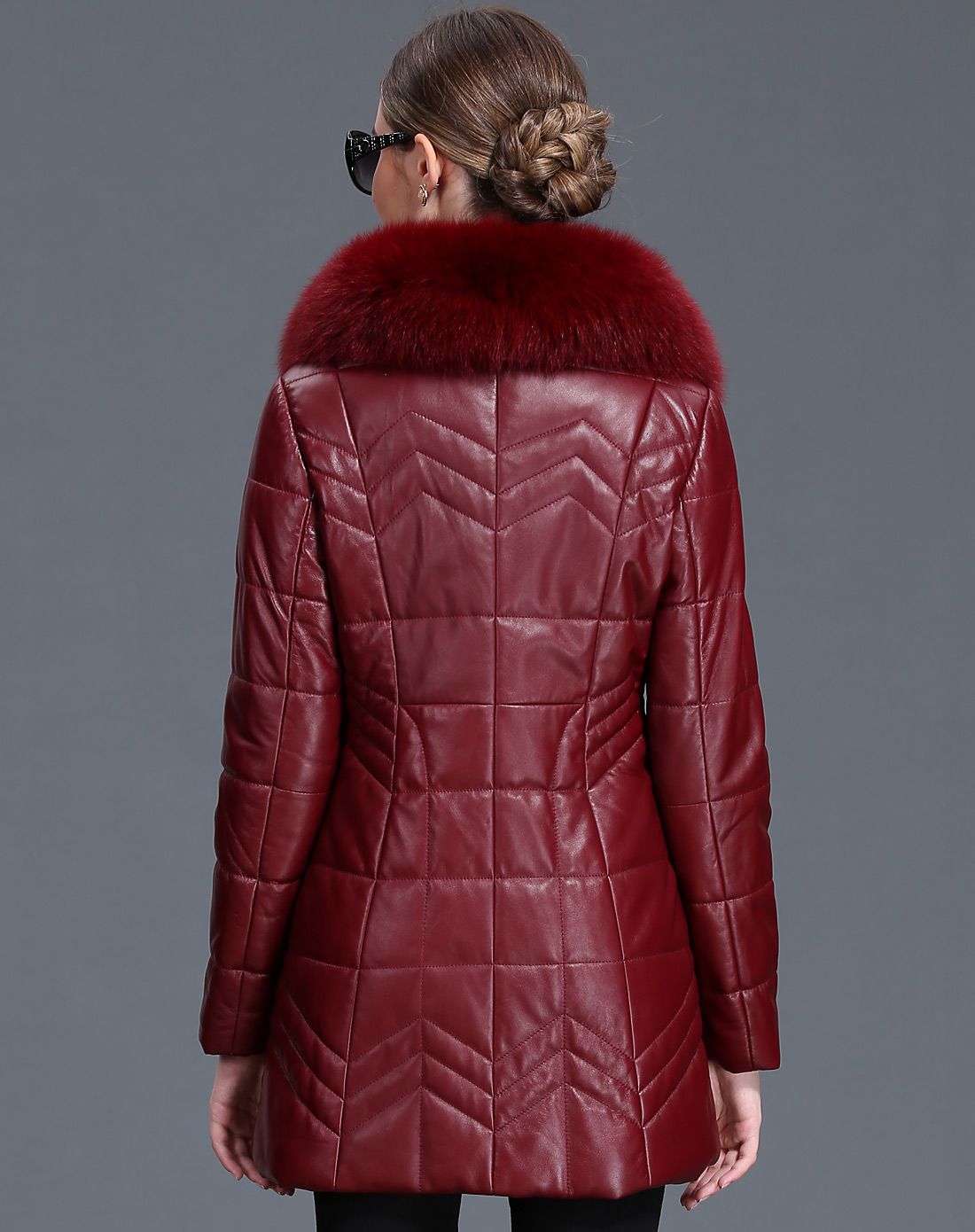 紫酱色绵羊皮狐狸毛领羽绒皮衣