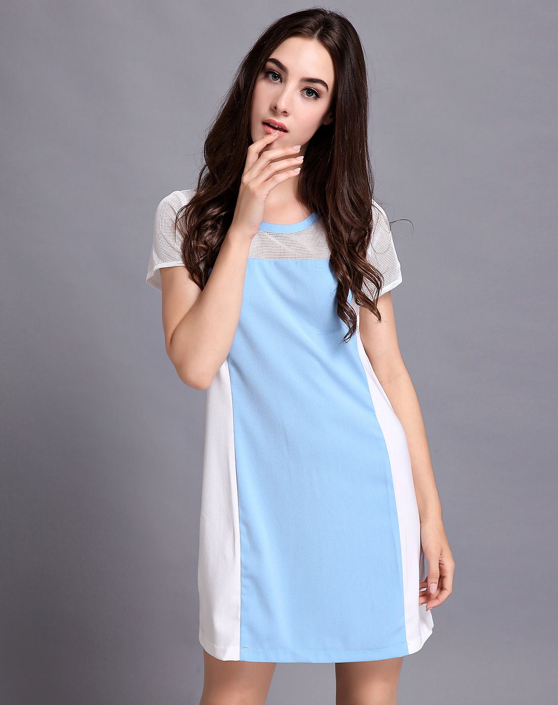 女款蓝白色连衣裙