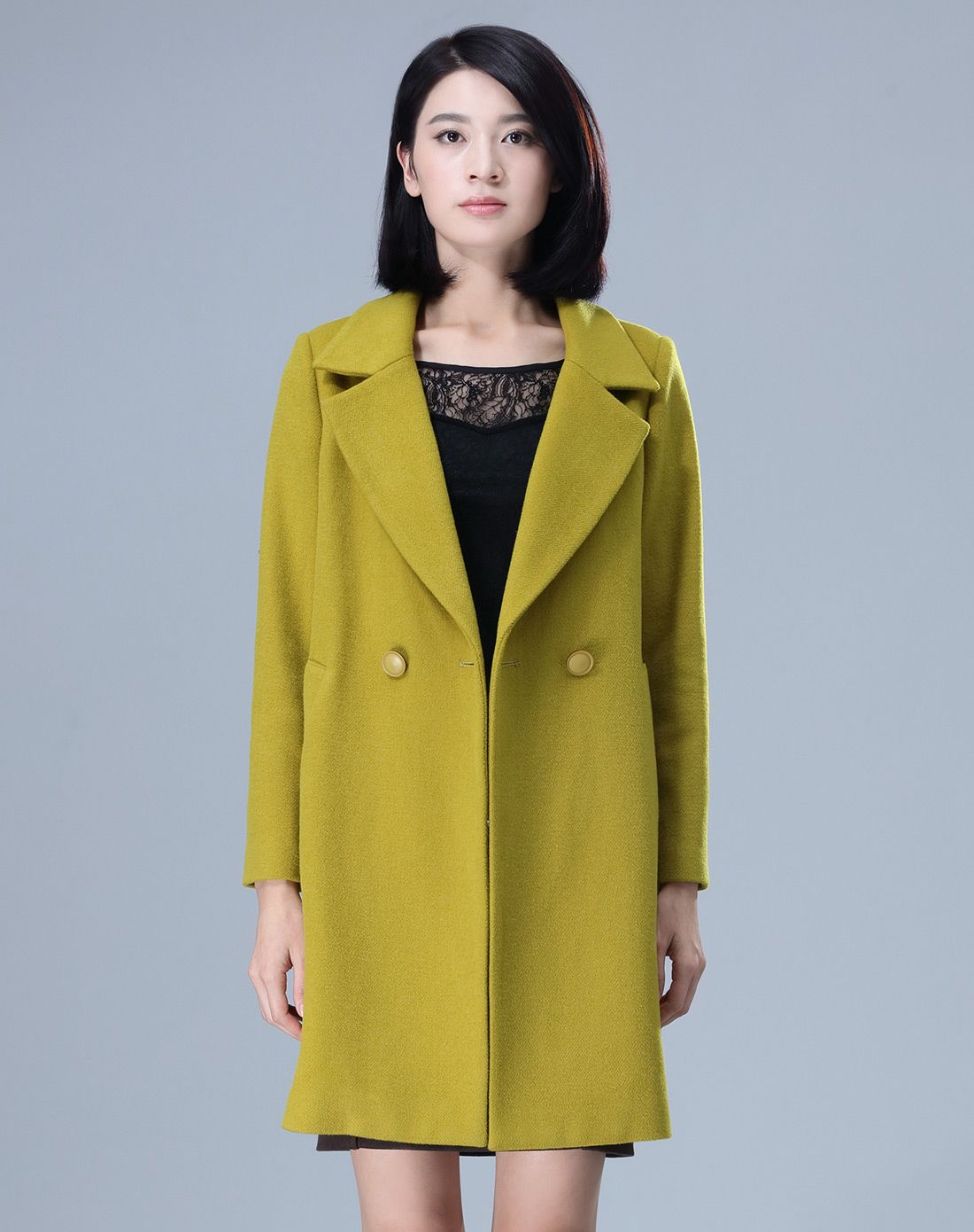 黄绿色潮流翻领长袖长款毛呢大衣