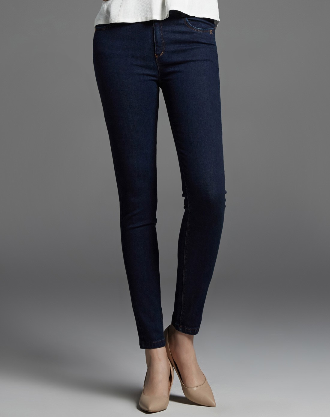 宝蓝色修身铅笔牛仔裤