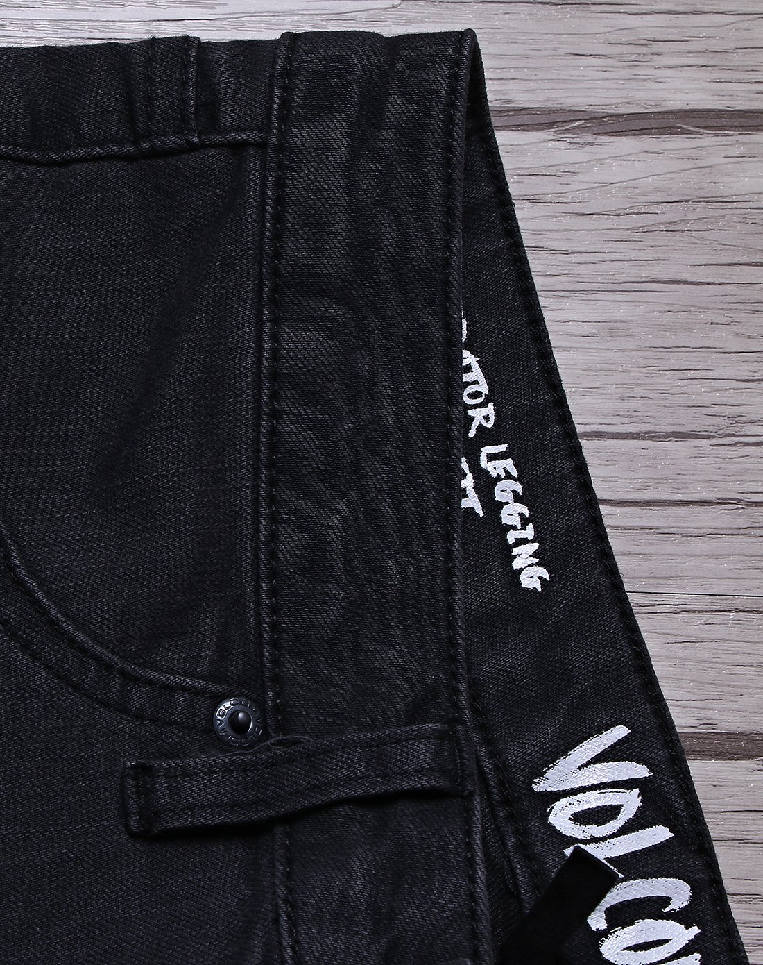 volcom女士复古黑潮流休闲牛仔裤