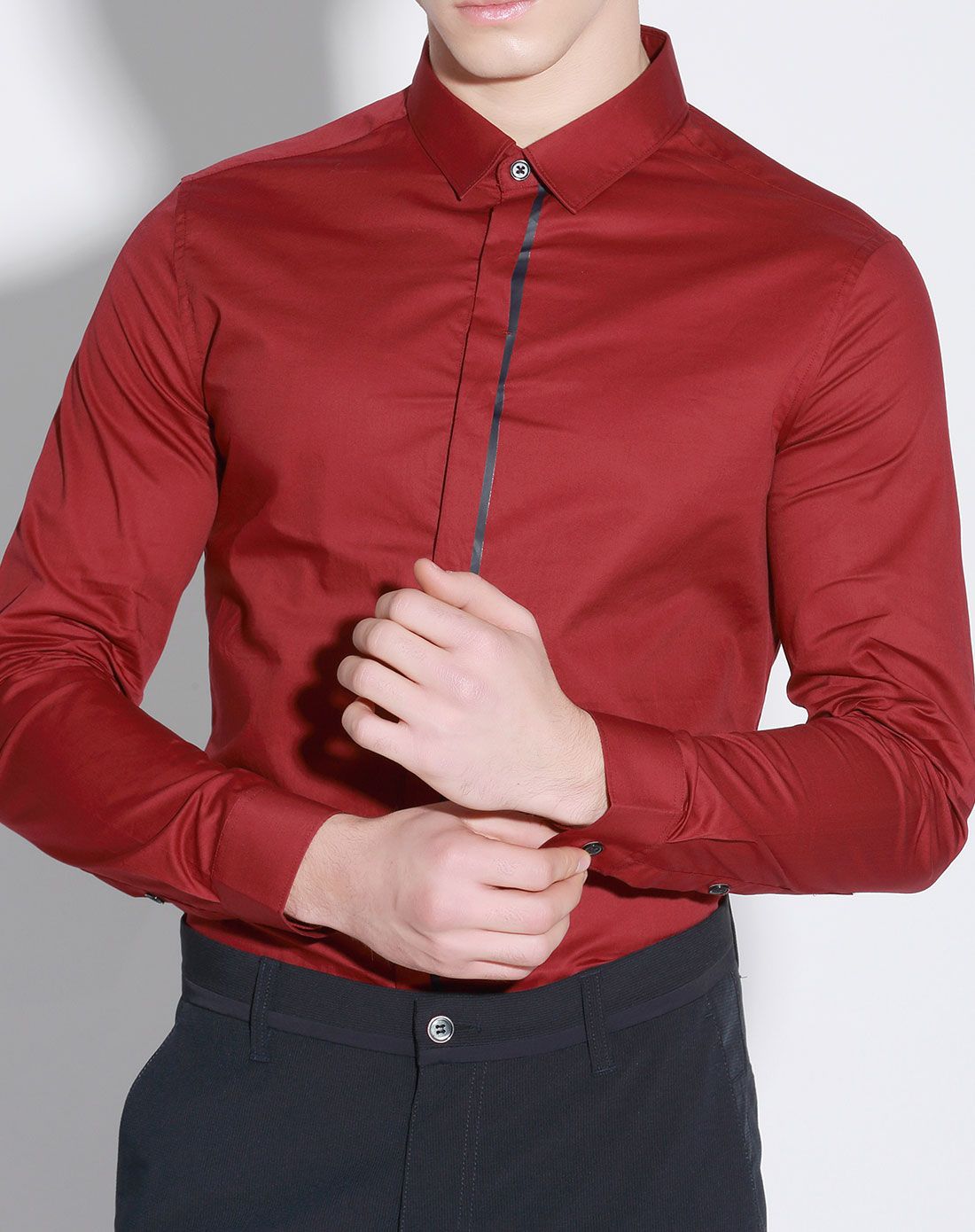 深红色经典简约长袖衬衫