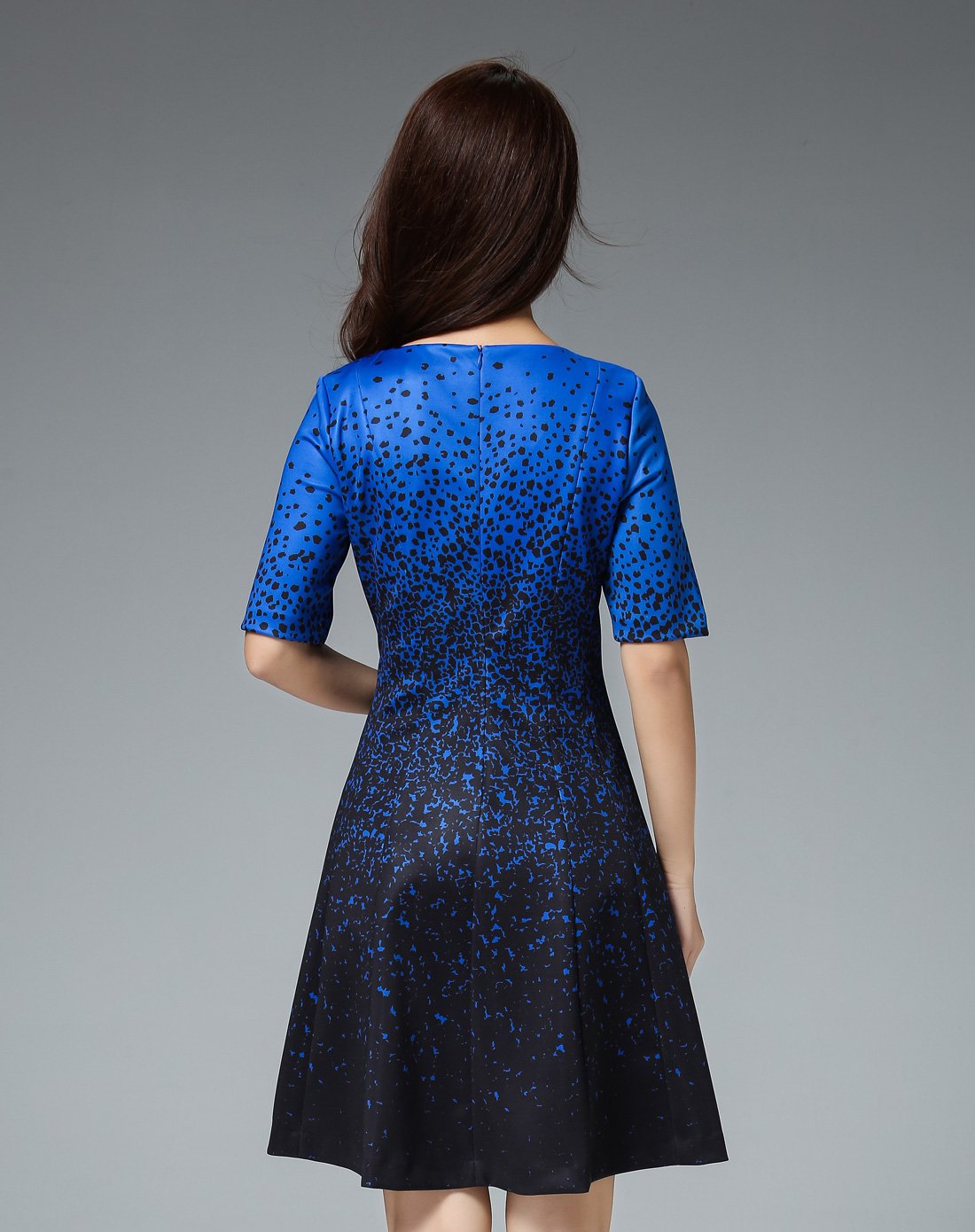 女装蓝黑渐变点气质修身圆领连衣裙