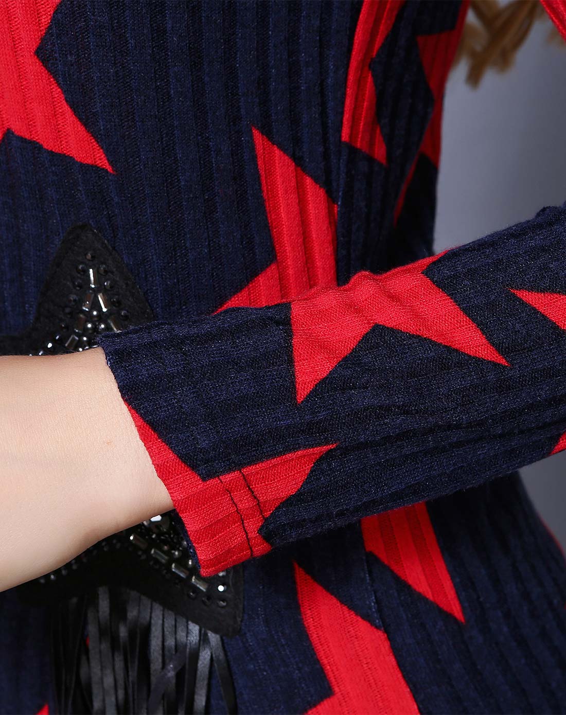 女款青红色上衣