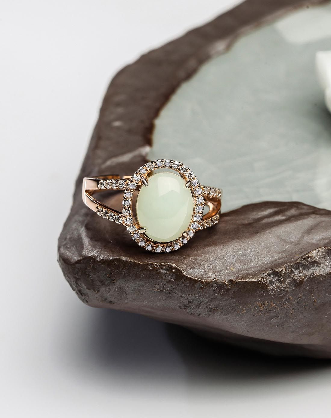 > 新疆优质和田玉凝脂玉颜戒指(圈口可调)