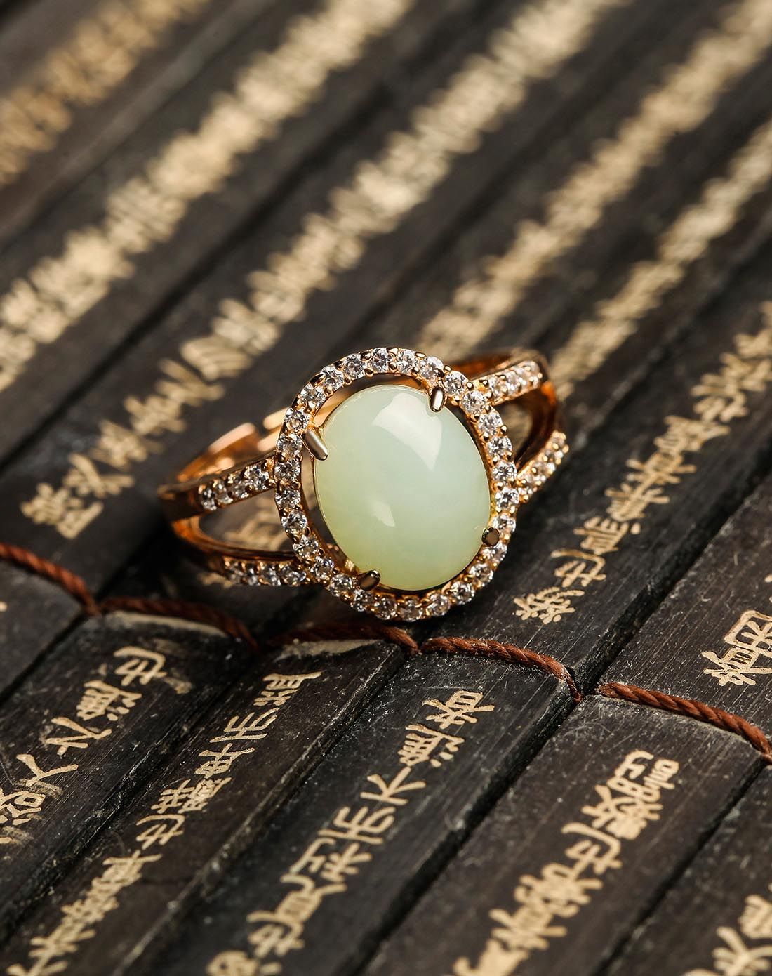 > 新疆优质和田玉凝脂玉颜戒指(圈口可调)