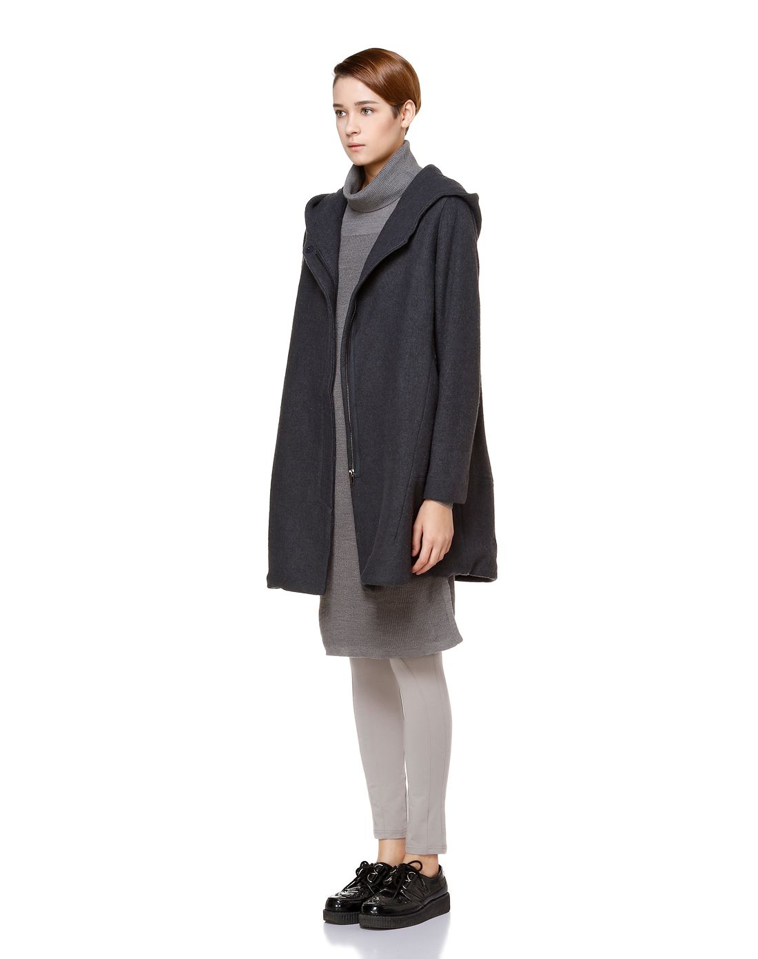 深灰色简洁大方连帽长袖中长款大衣