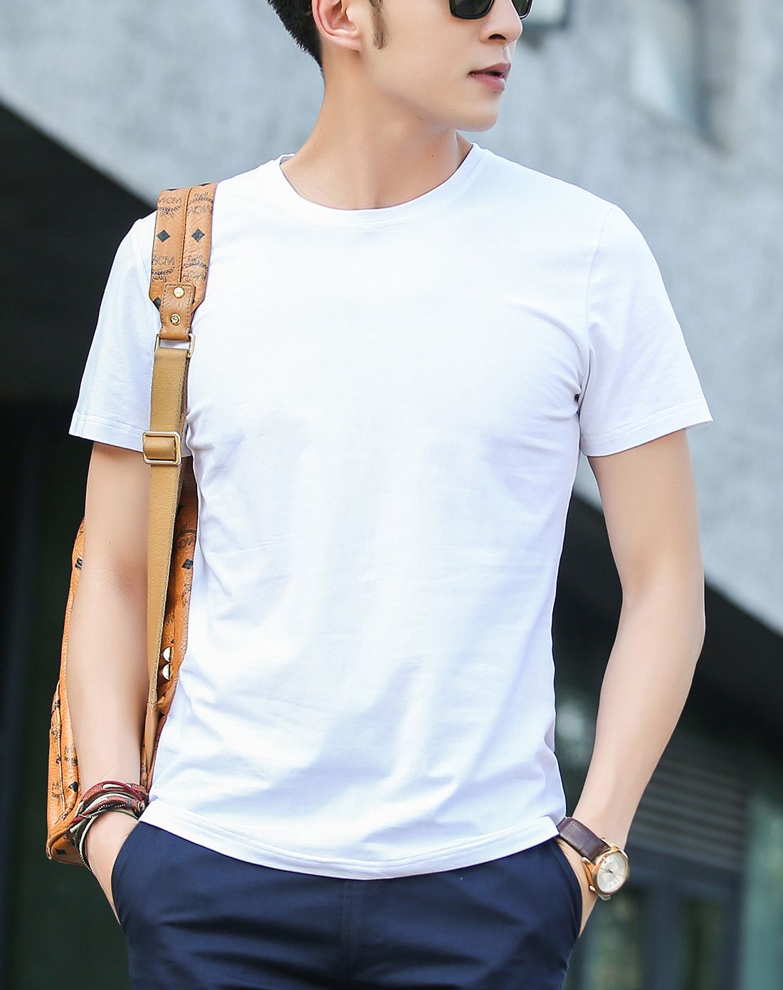 白色圆领时尚修身短袖t恤