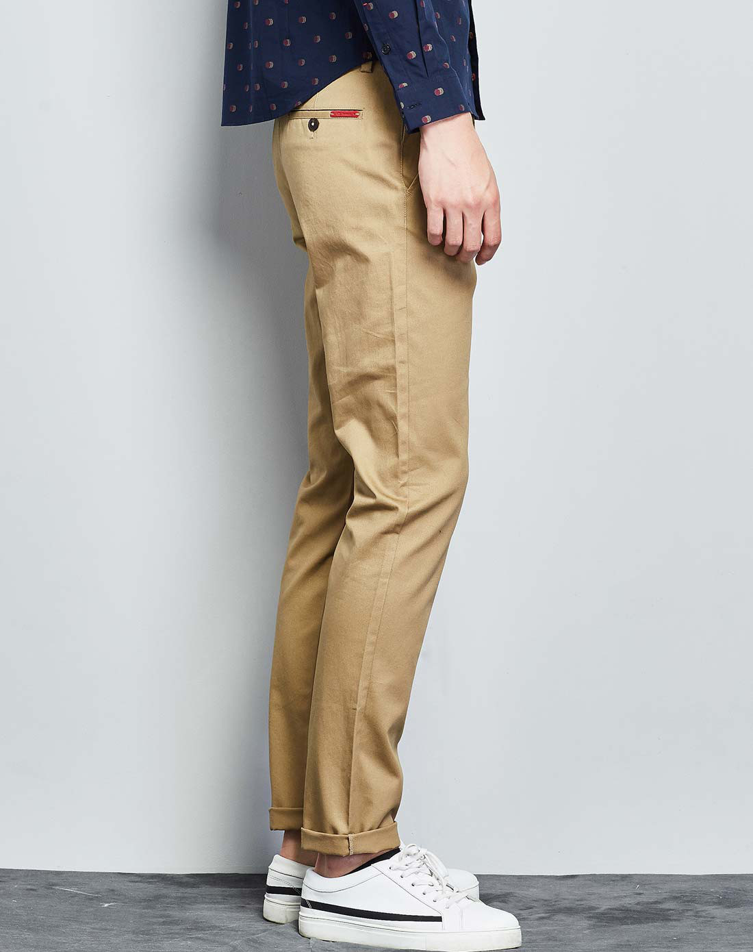 男式休闲小直筒裤卡其色冬季下装