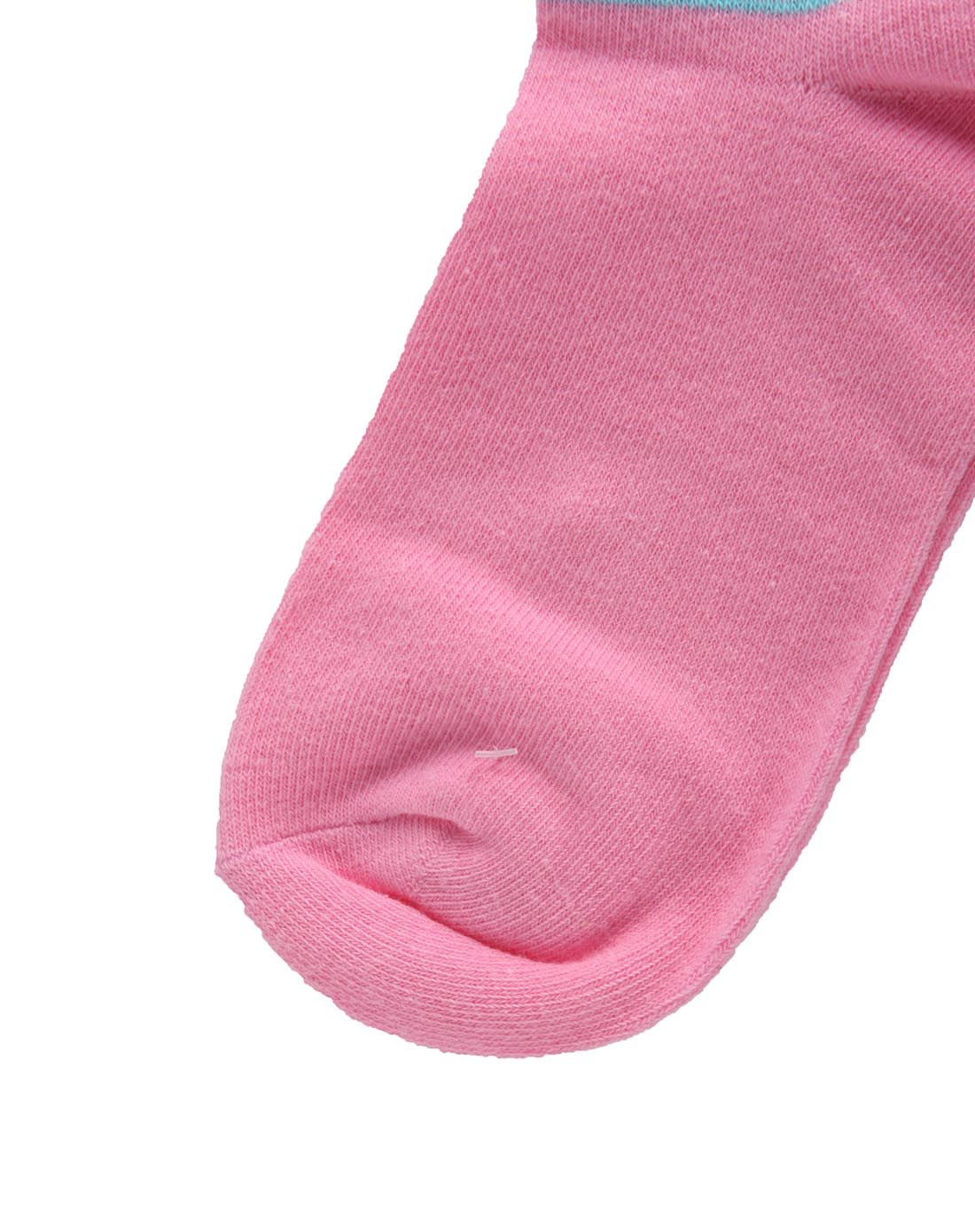 女款粉红色运动女袜