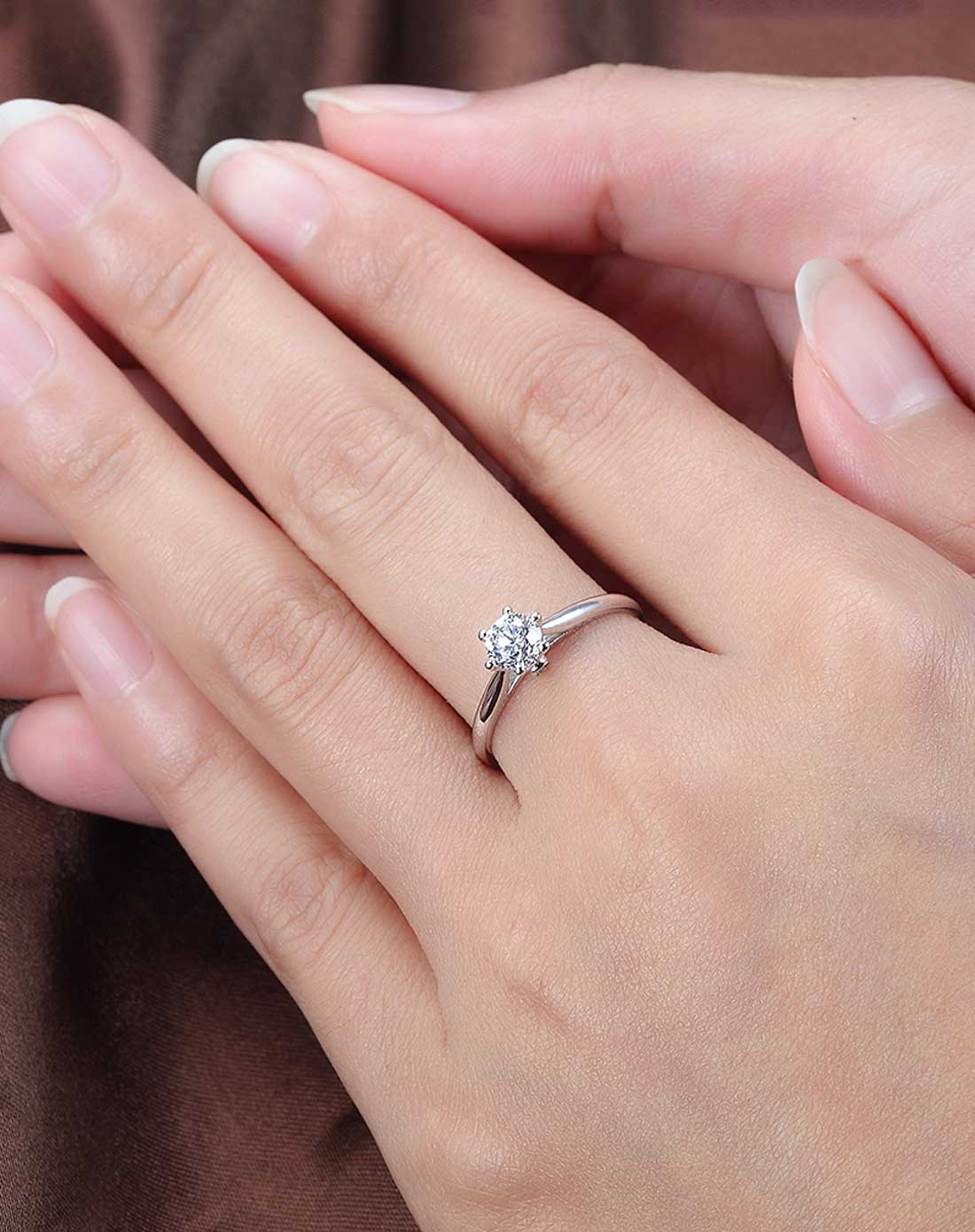 > pt950铂金52分h色钻石女戒