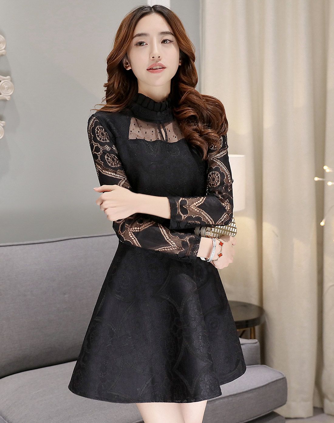 黑色立领蕾丝拼接性感收腰长袖连衣裙