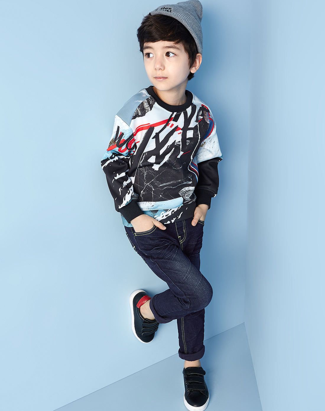 男童藏青色牛仔长裤(衣服设计较为修身,建议选大一码)