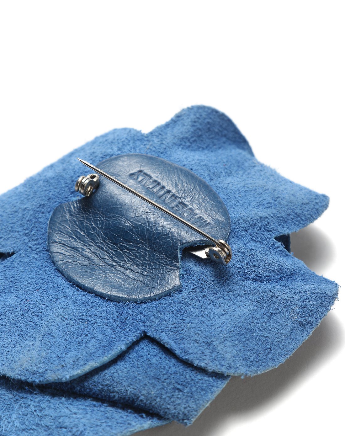 armani jeans女款蓝色花朵皮革胸针