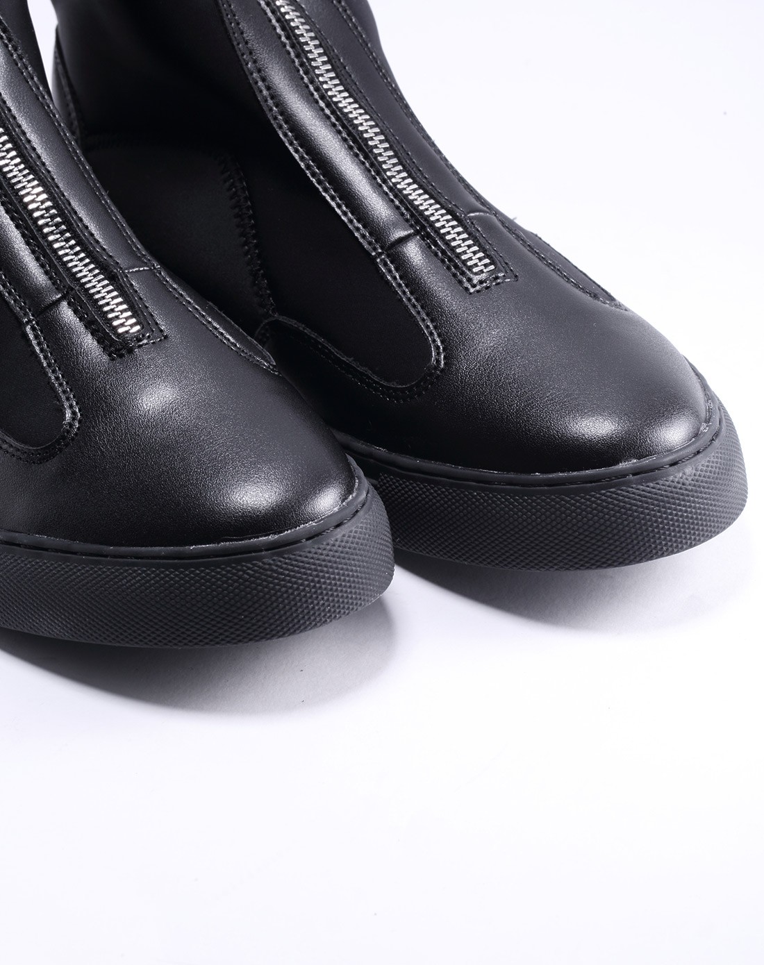 黑色超纤皮拼弹力布单鞋潮人靴