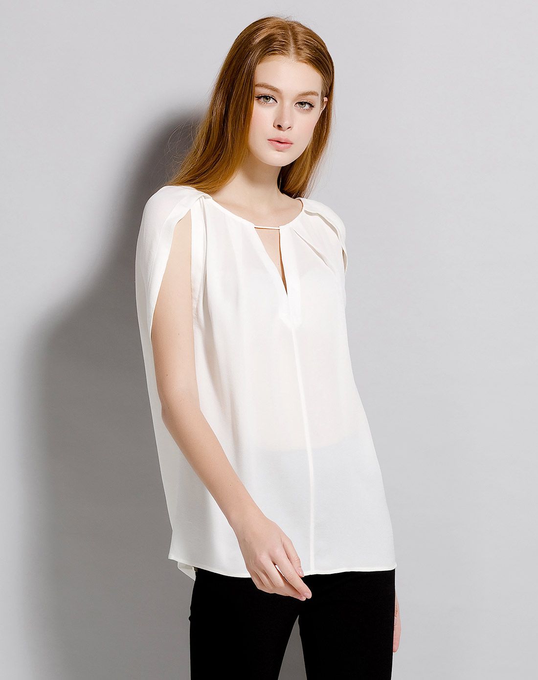 白色气质高雅盖袖飘逸上衣