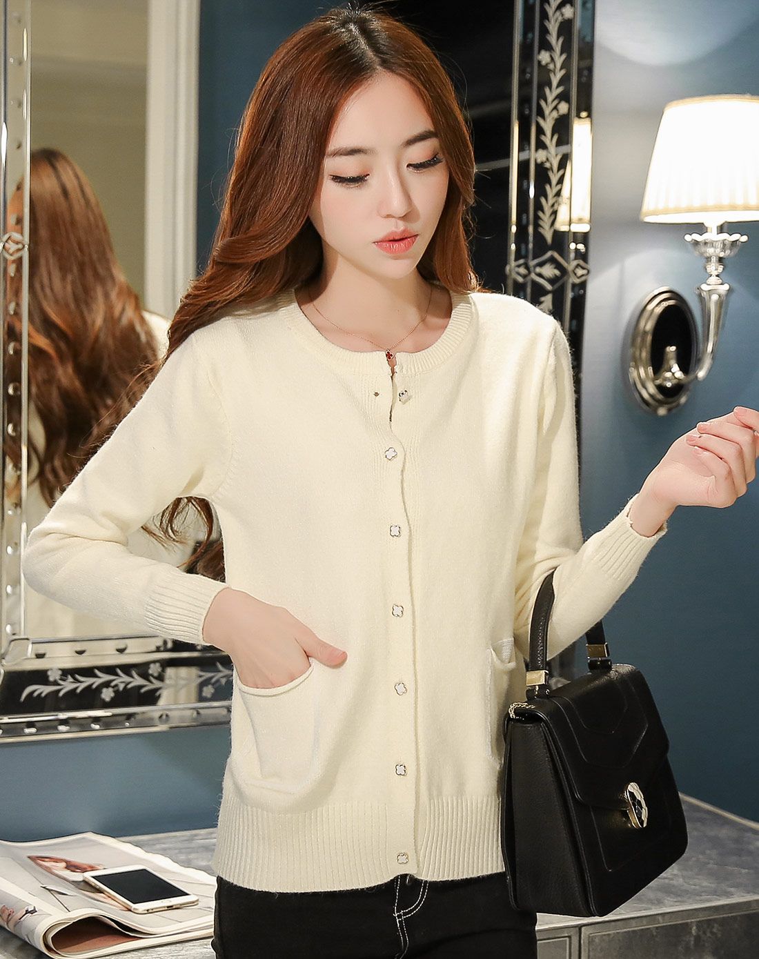 米色长袖圆领单排扣针织开衫外套