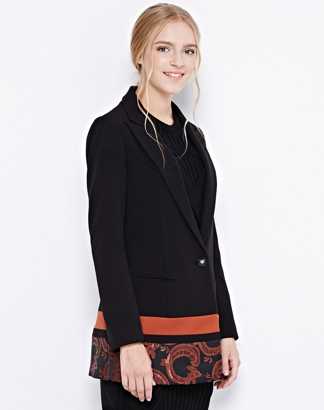 黑色复古机绣拼接翻驳领外套