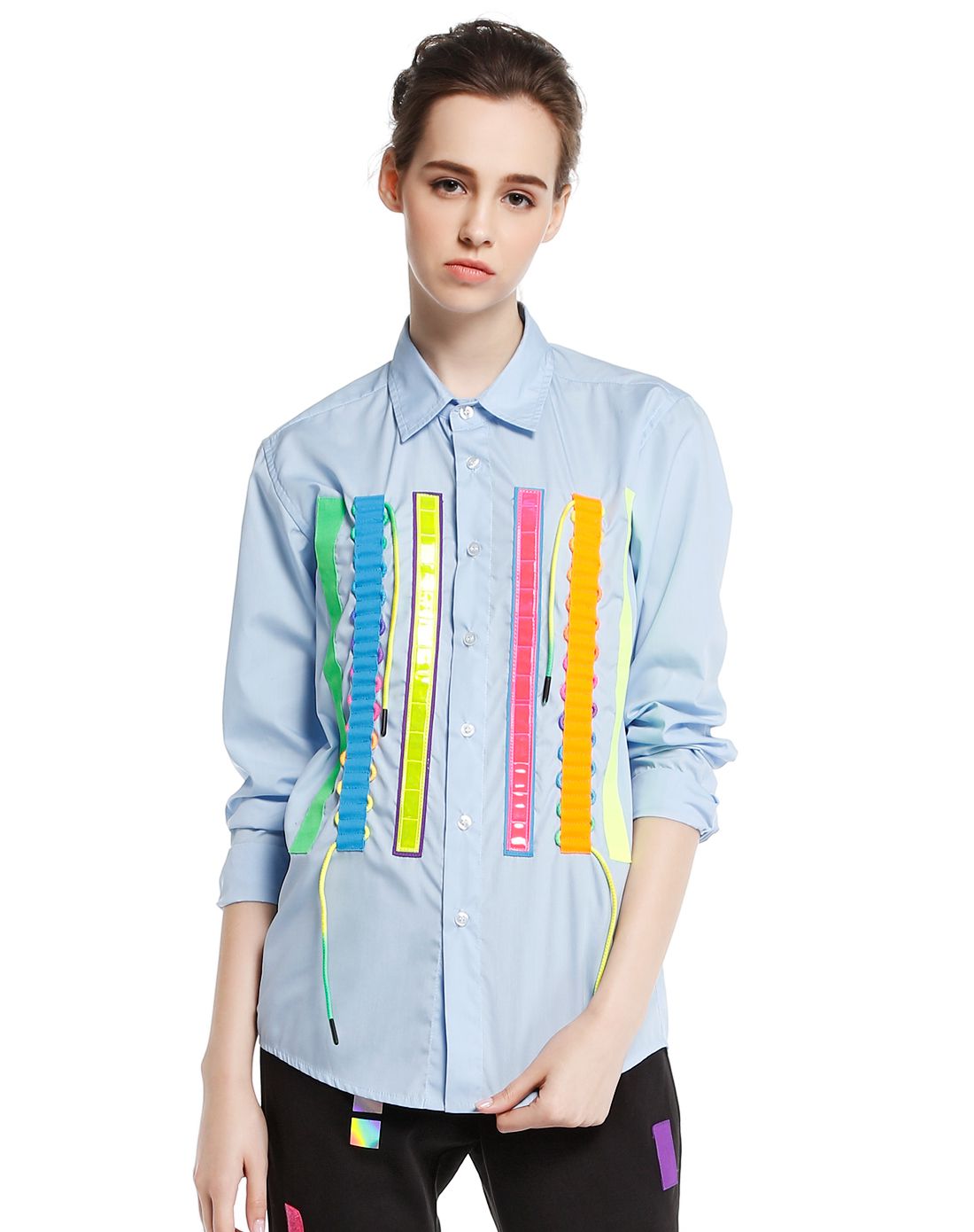 中性款彩色条纹浅蓝色衬衫