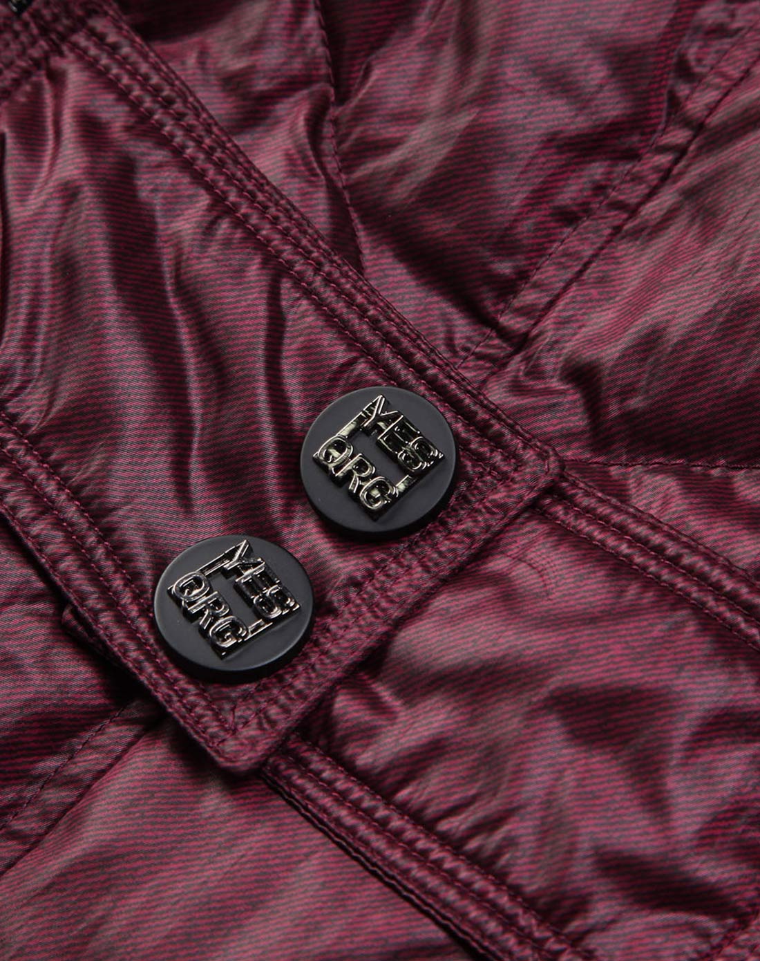 女款深紫红色时尚简约长袖羽绒服