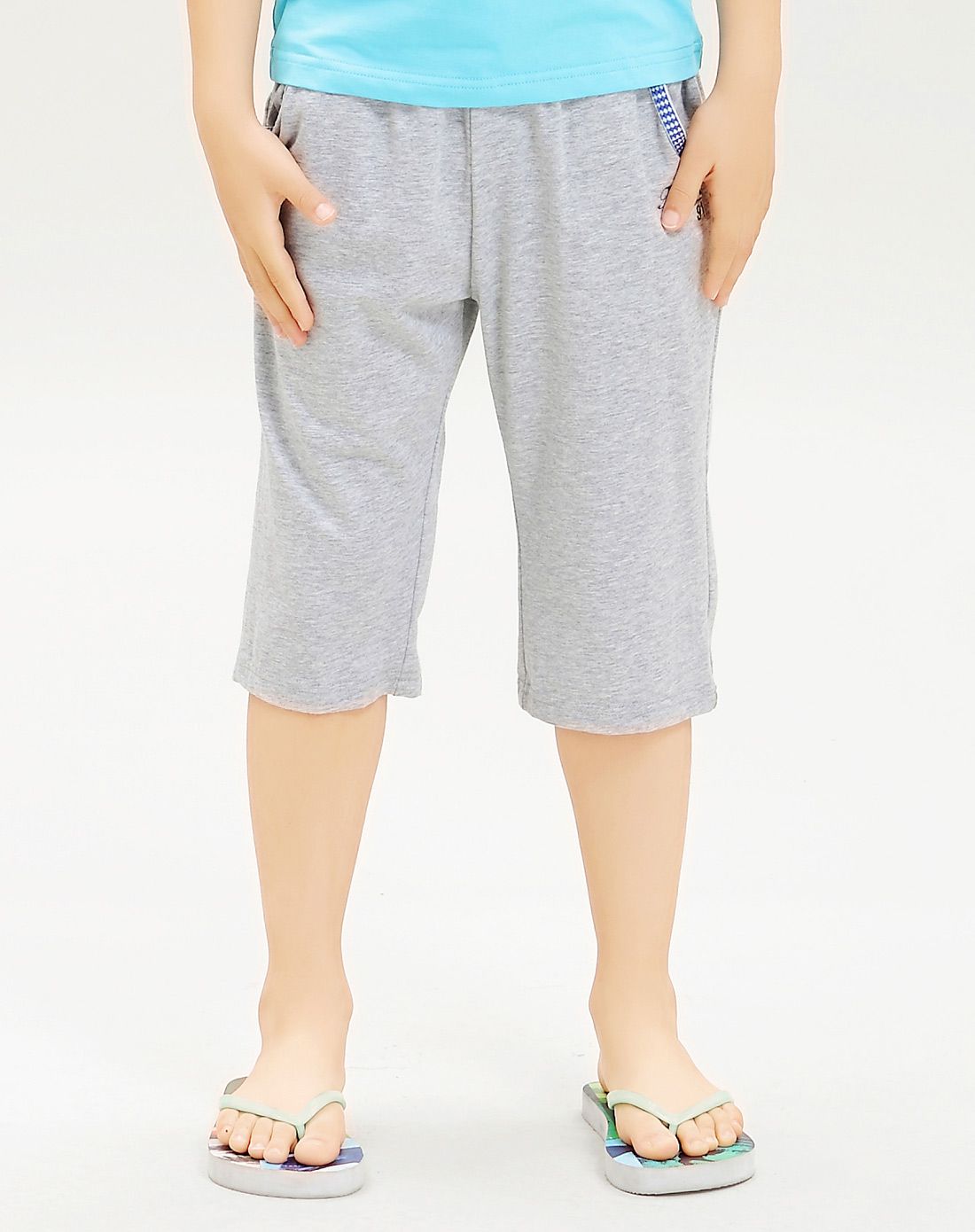 男童浅灰针织六分裤