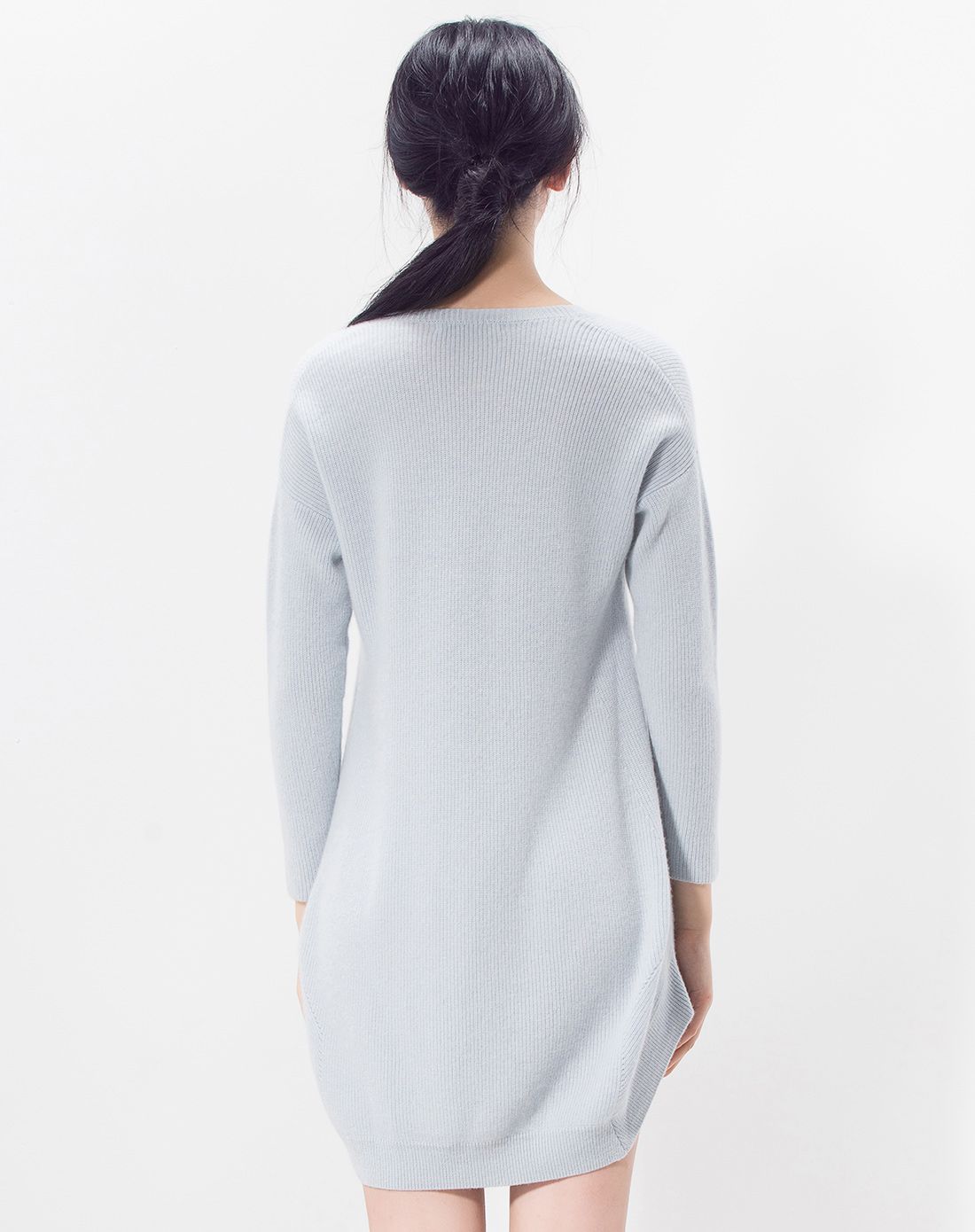 女月白蓝山羊绒圆领加厚长款套衫