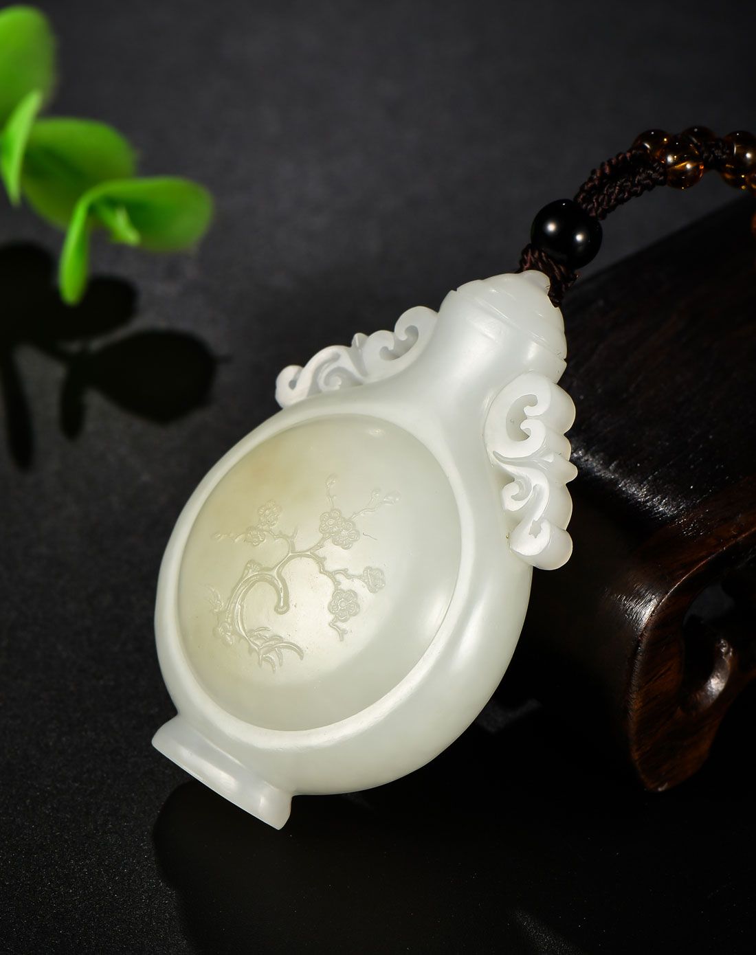 天然和田玉梅花瓶吊坠