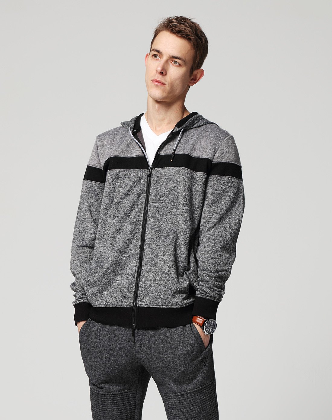 guess 18新男装 夏日重磅上新guess 18春男士条纹撞色连帽拉链开衫