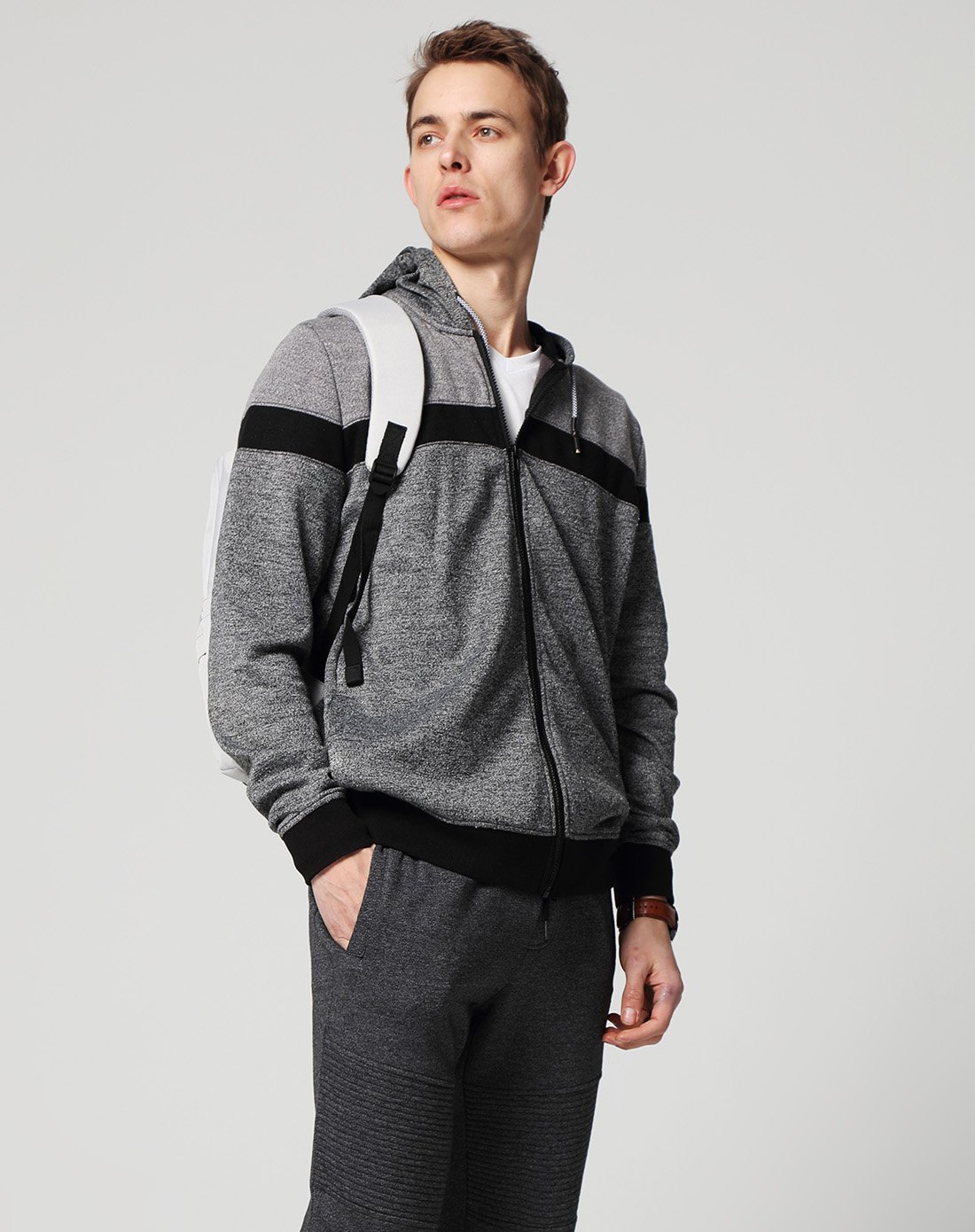 guess 18新男装 夏日重磅上新guess 18春男士条纹撞色连帽拉链开衫