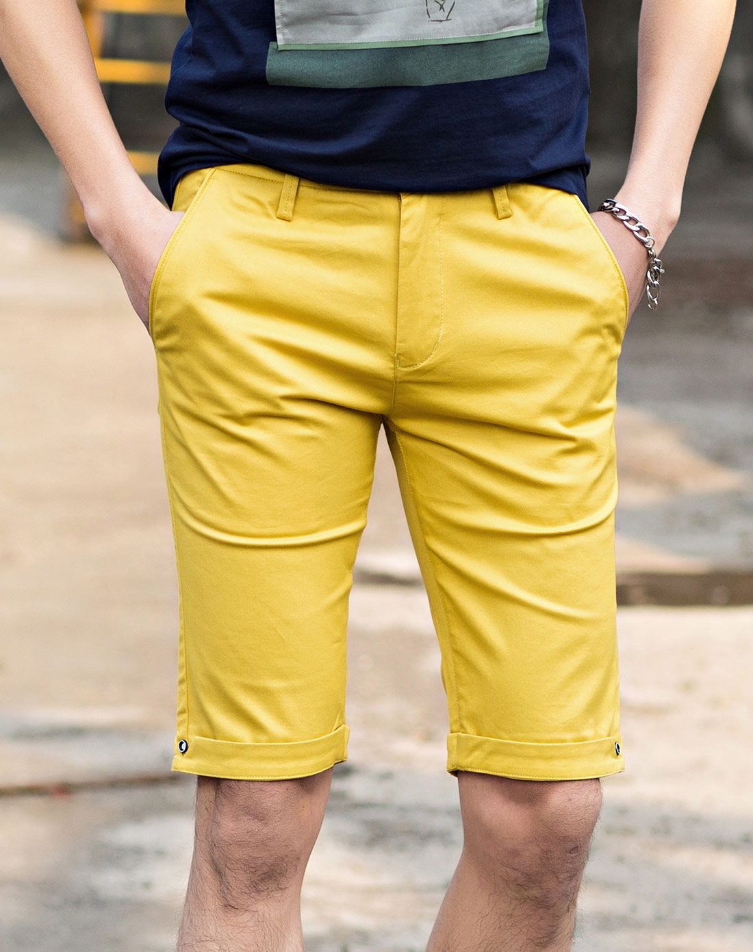 土黄经典简约休闲短裤
