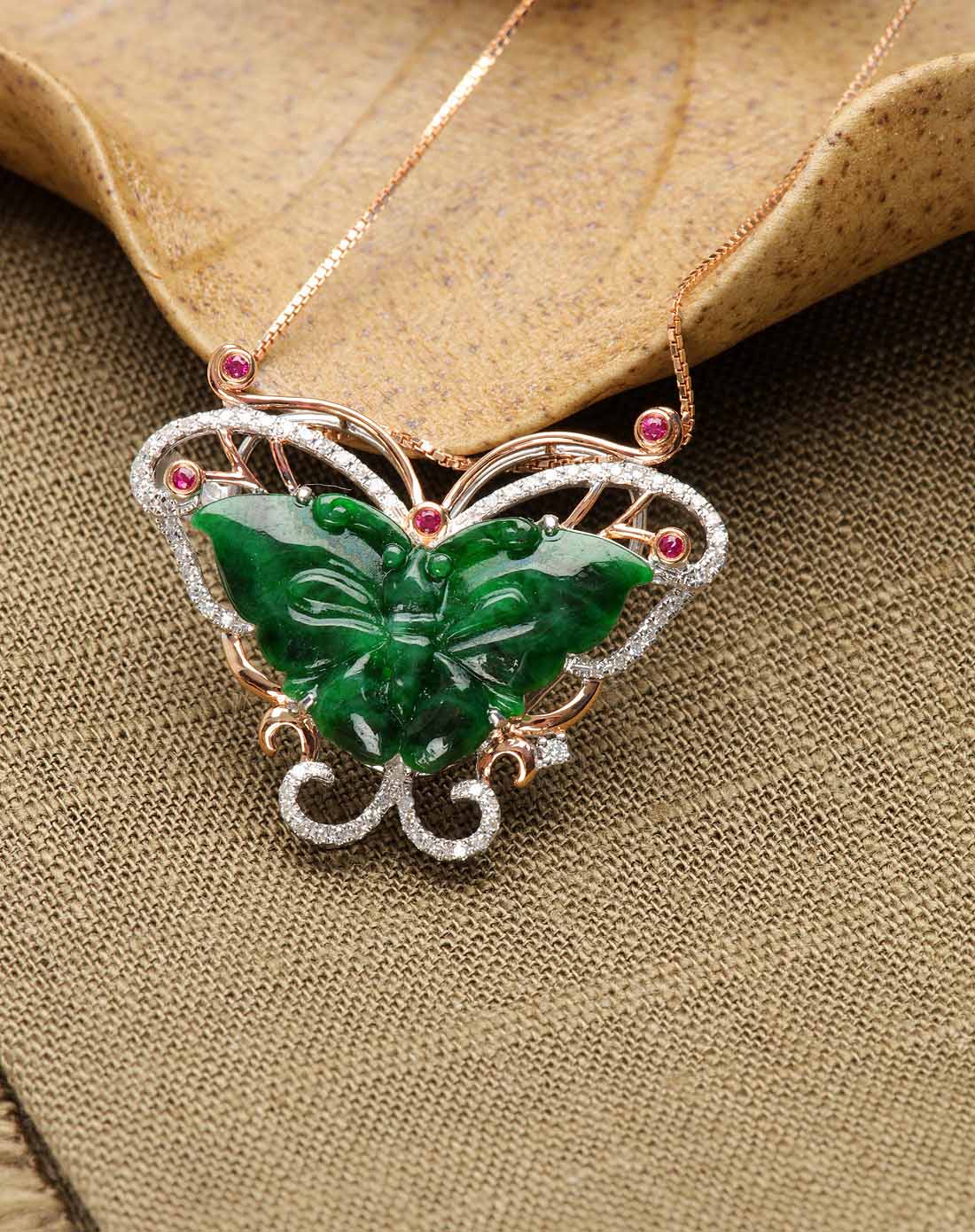 18k围钻镶冰糯种浓郁玉蝴蝶a货翡翠吊坠