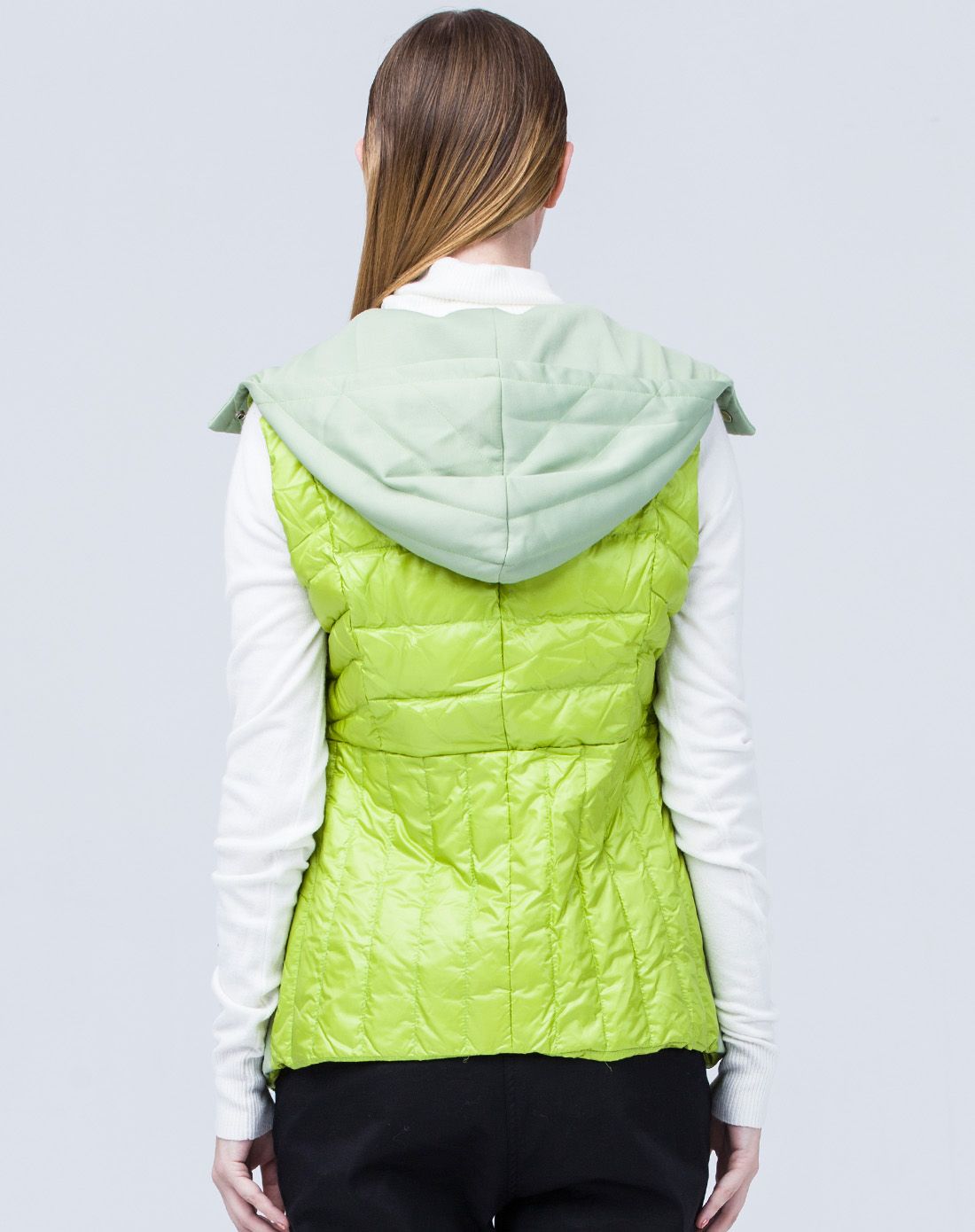 青绿色简洁轻薄连帽羽绒马甲