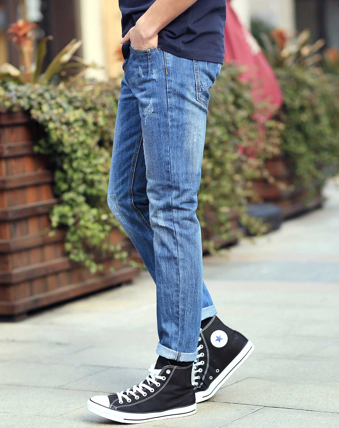 蓝色简约复古牛仔裤