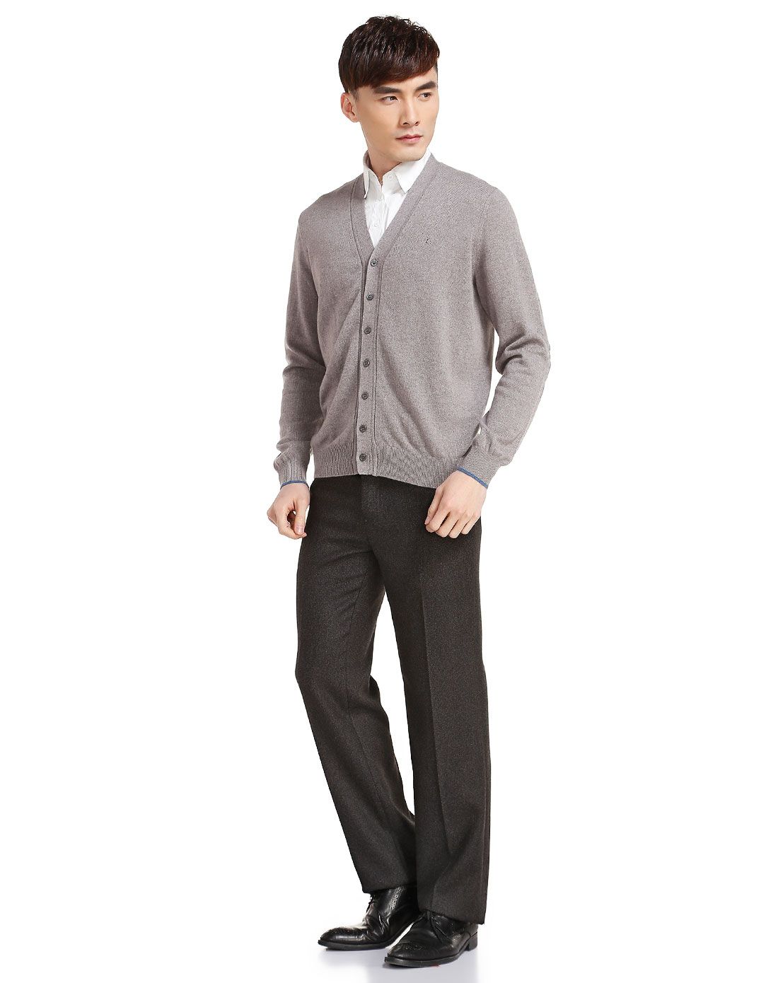 驼灰色绅士v领开襟长袖山羊绒衫