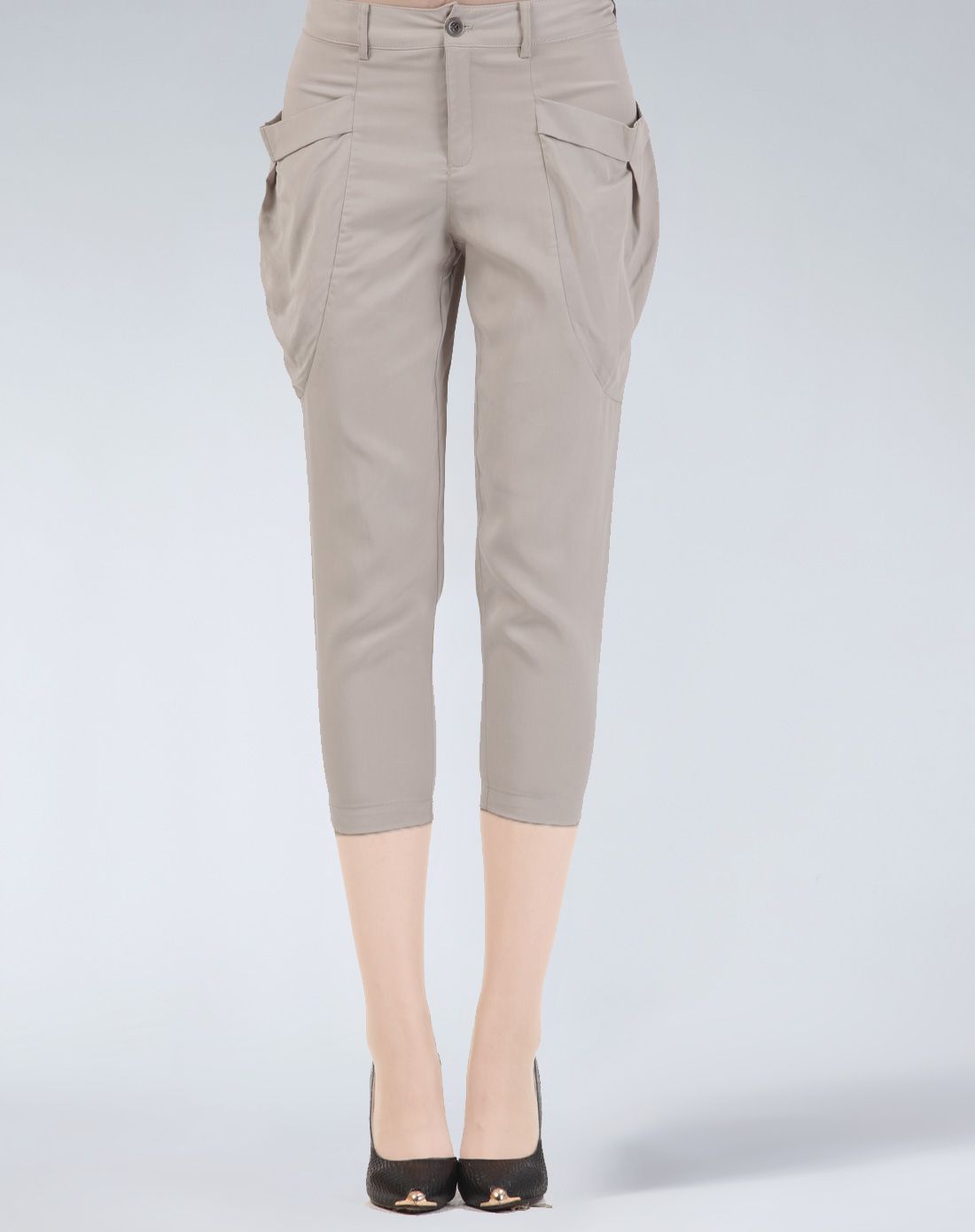 浅卡其色气质修身莱赛尔纤维七分裤