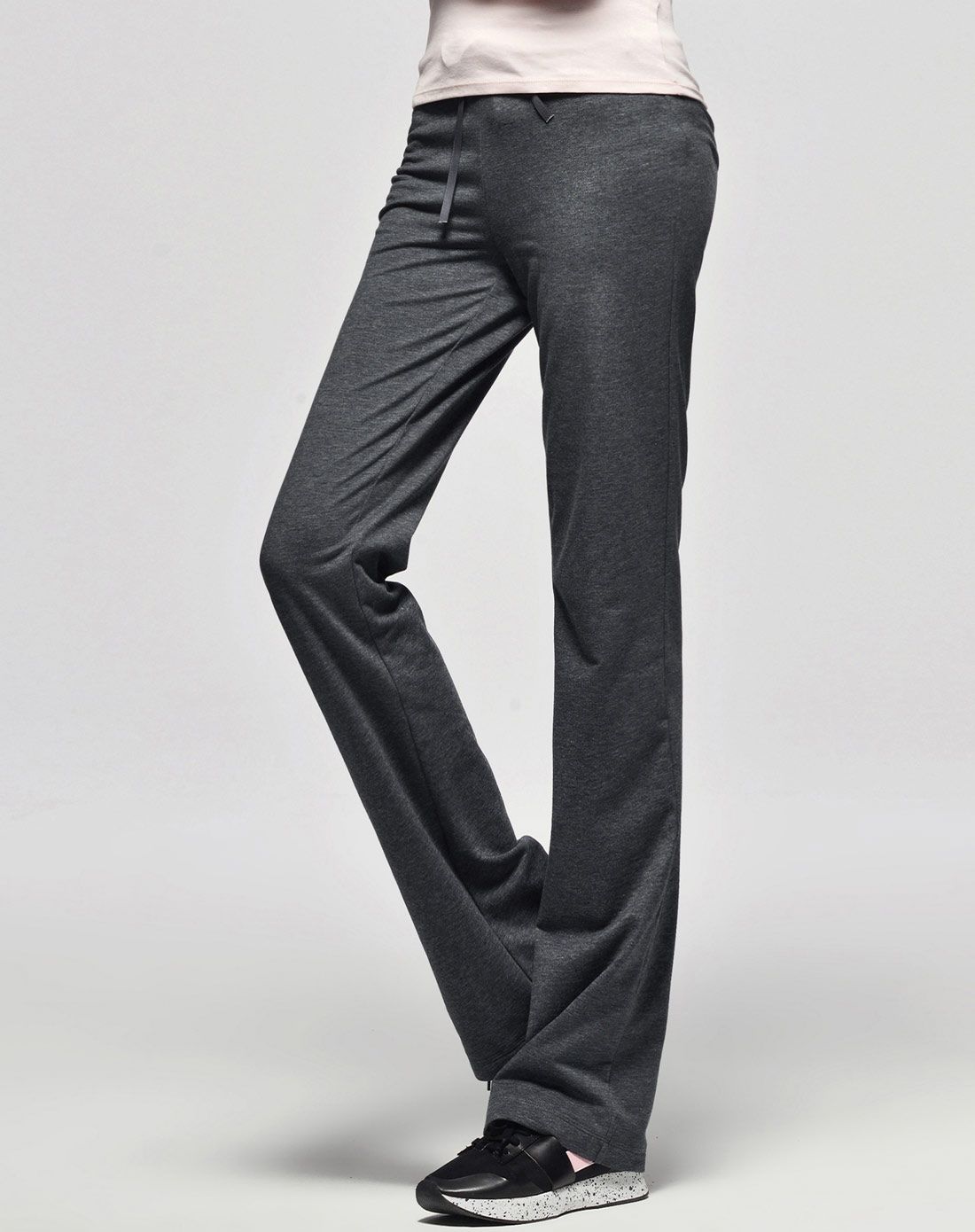 深灰色运动直筒裤
