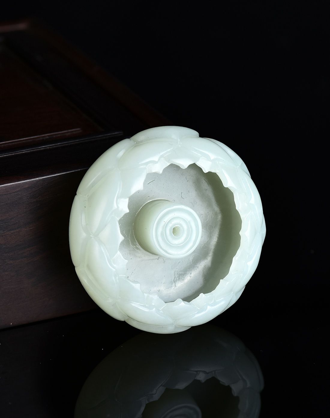 老料收藏级天然和田白玉香插摆件