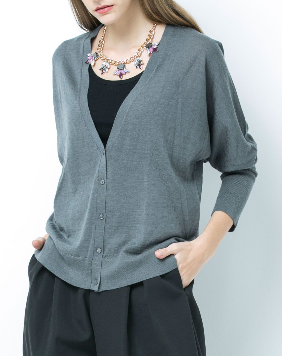 百搭鸡心领开襟长袖毛衫