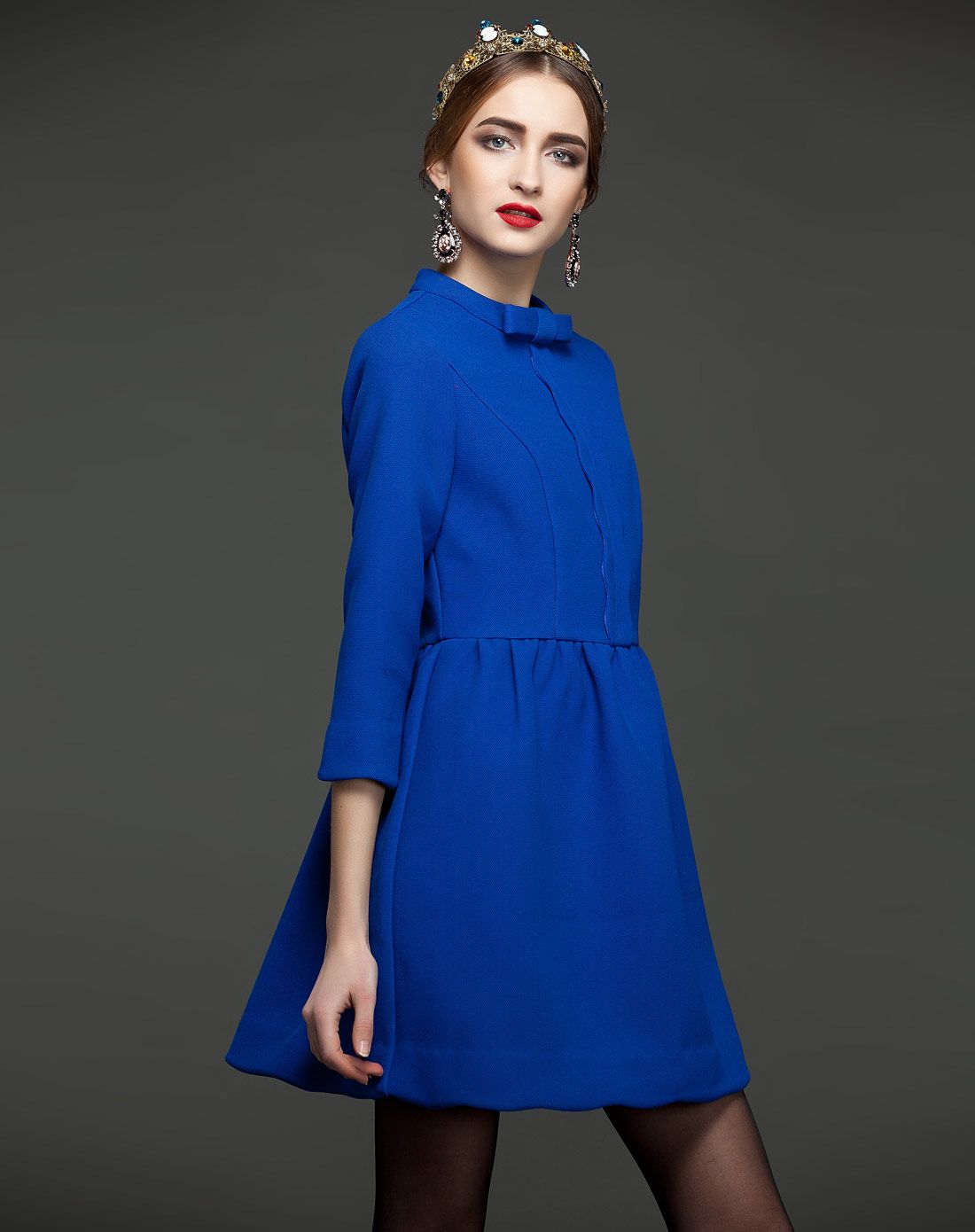 宝蓝色七分袖小翻领收腰修身百褶连衣裙