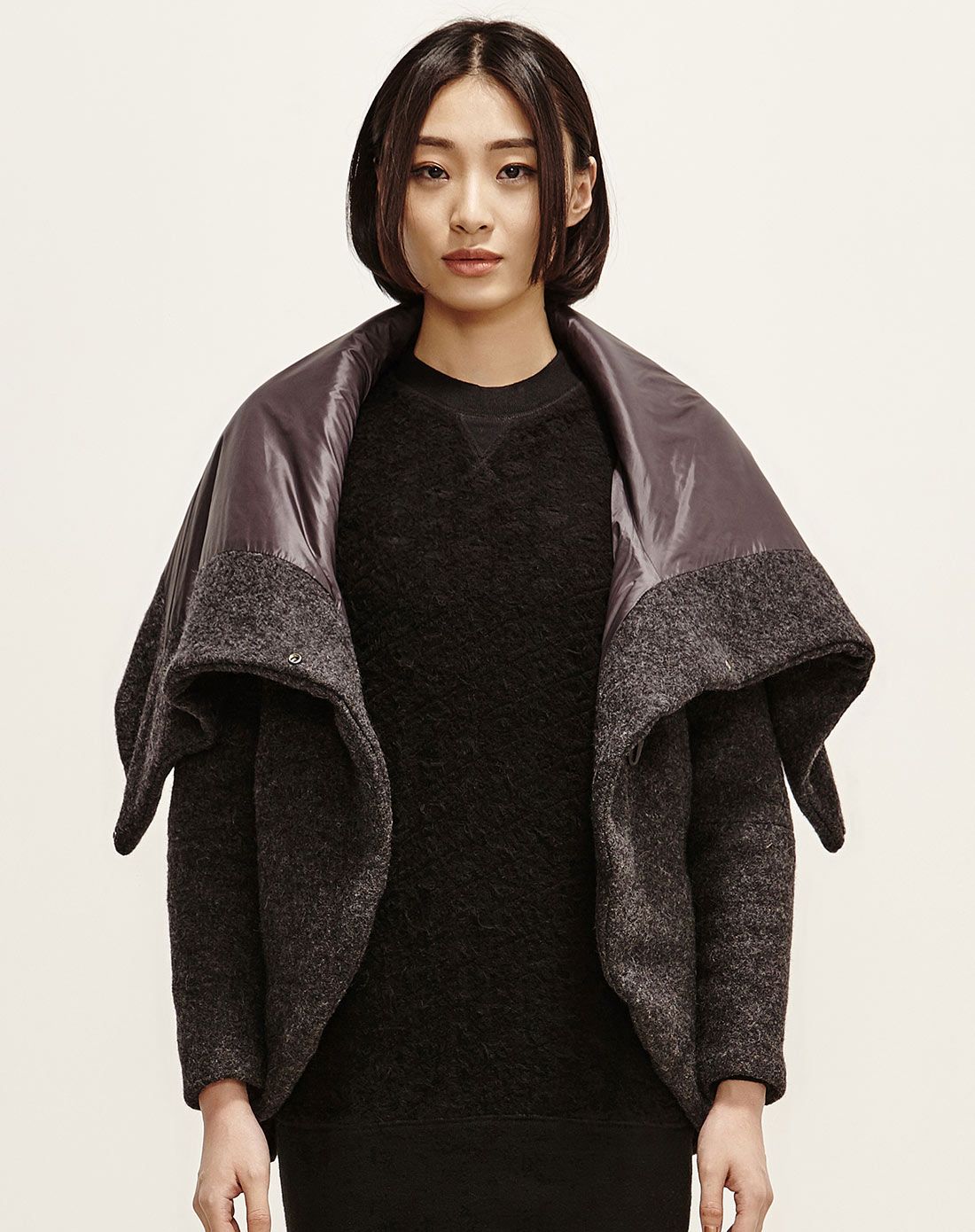 initial 女款灰色外套