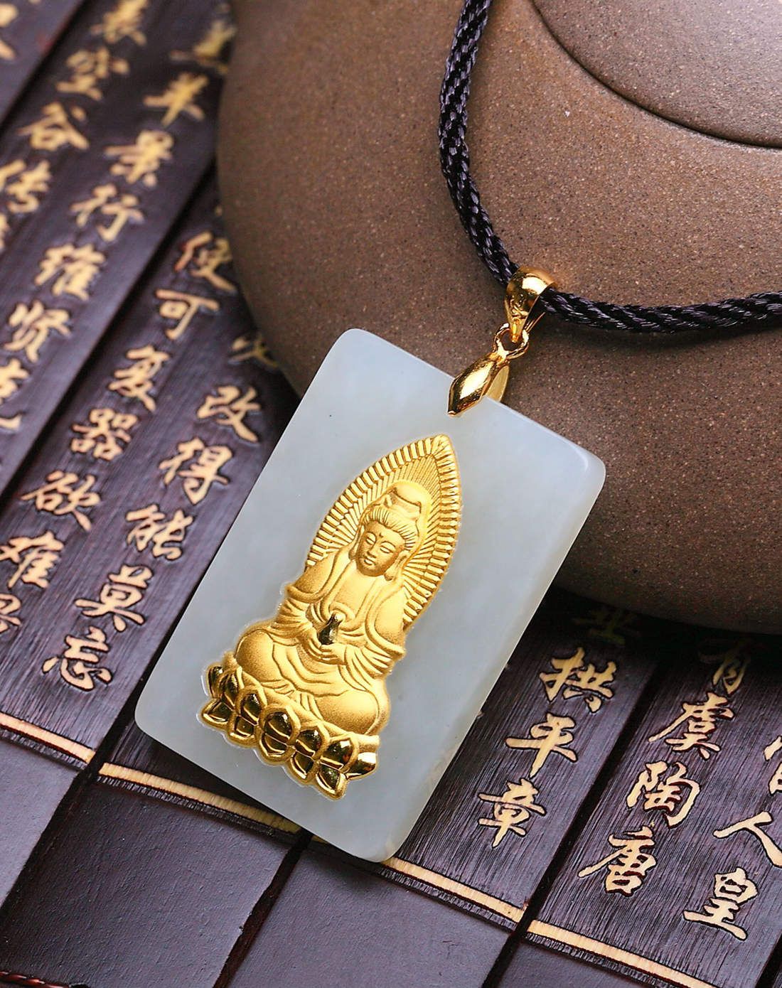 金镶天然和田玉观音方牌吊坠