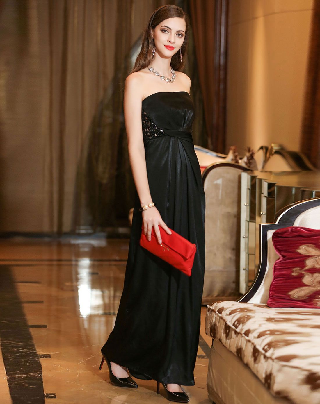 黑色高端优雅订珠抹胸晚装连衣裙