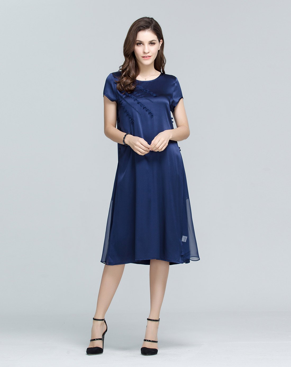 2017年新款真丝藏蓝色圆领时尚连衣裙