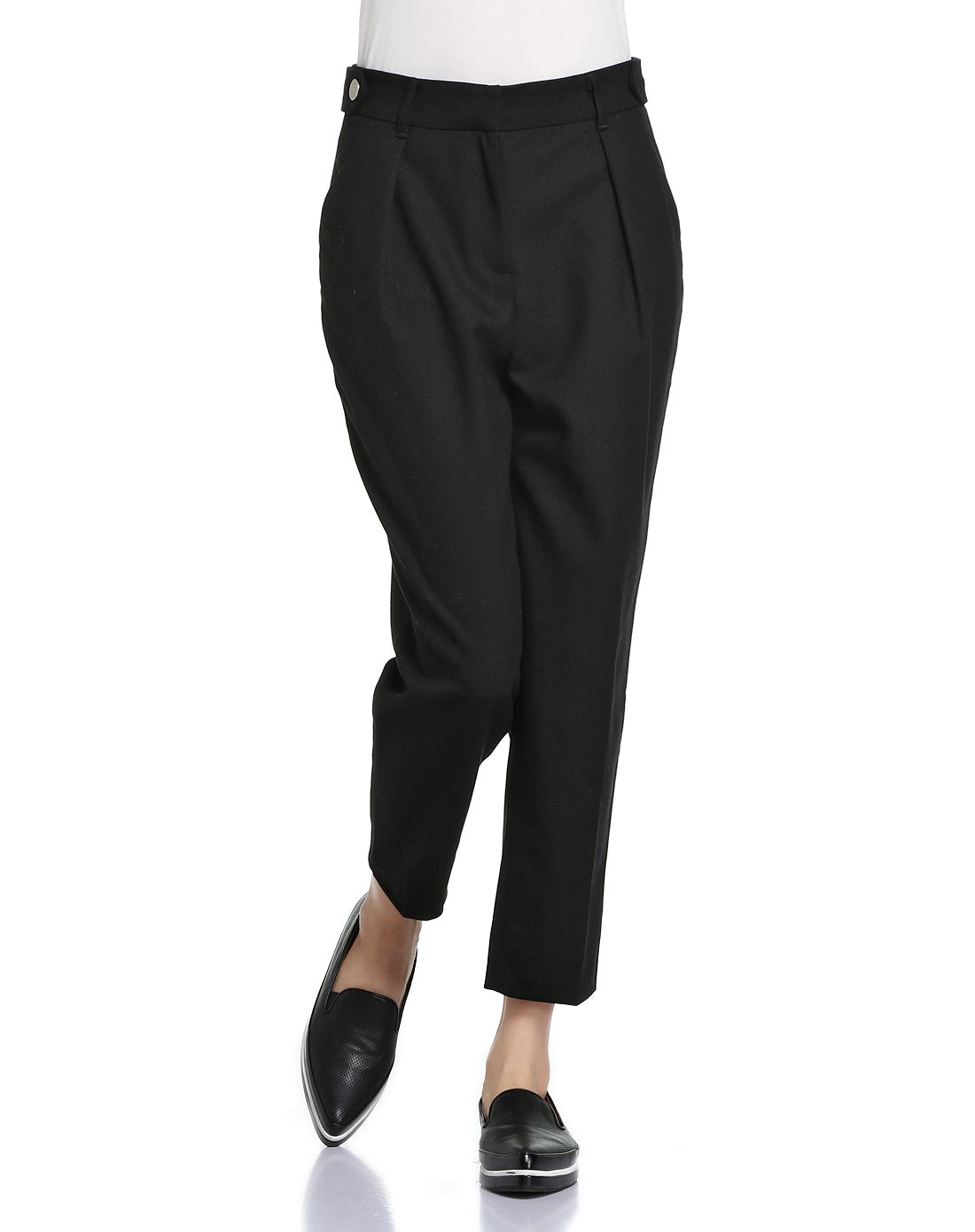 黑色斜插袋时尚裤子