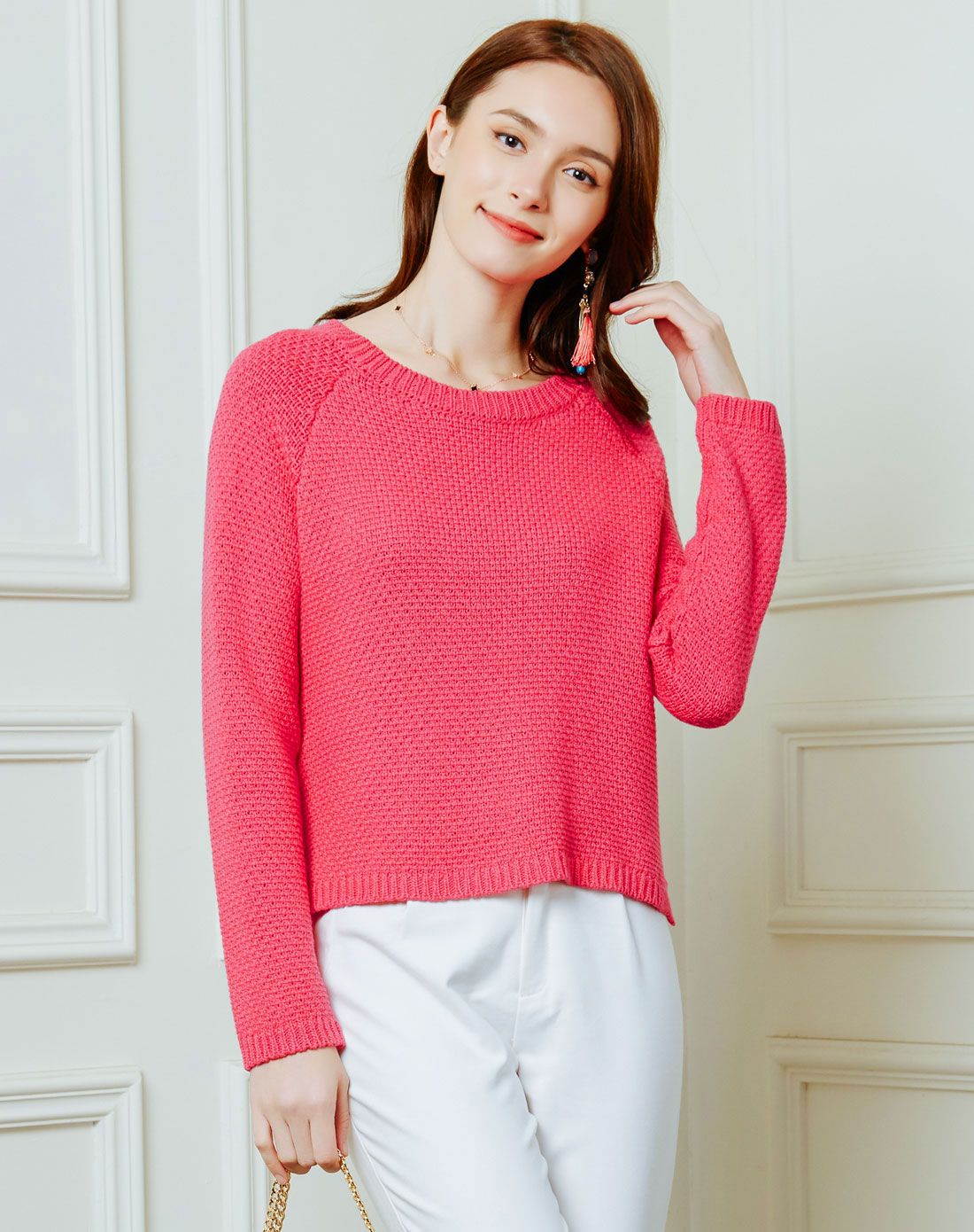 桃红色提花插肩袖毛衣