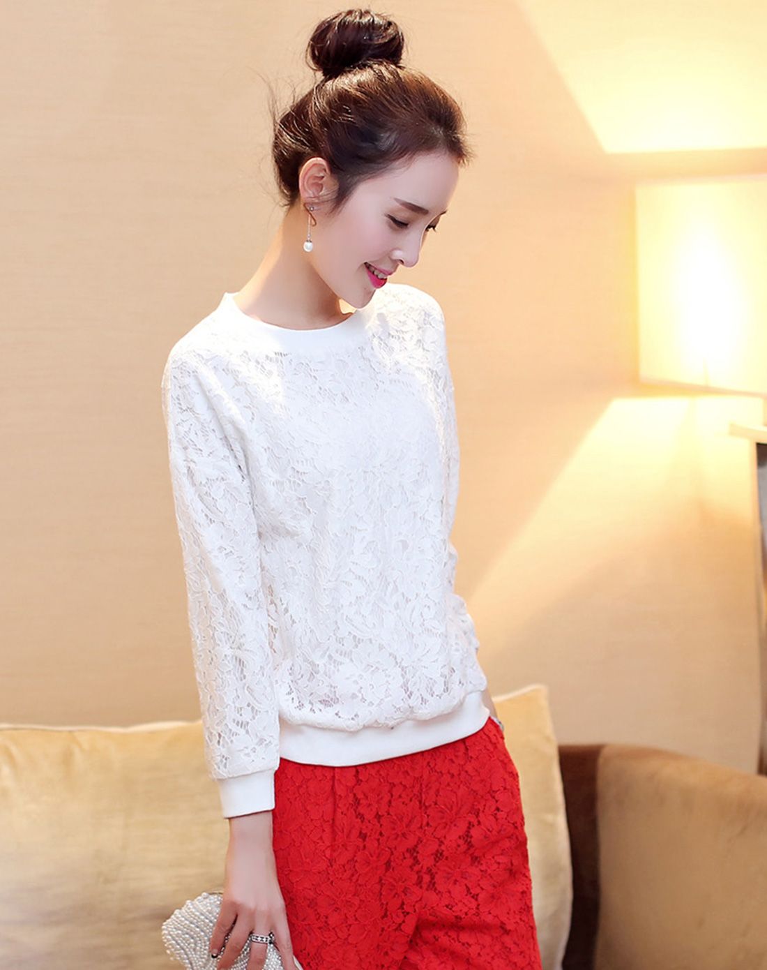 白色蕾丝长袖打底衫