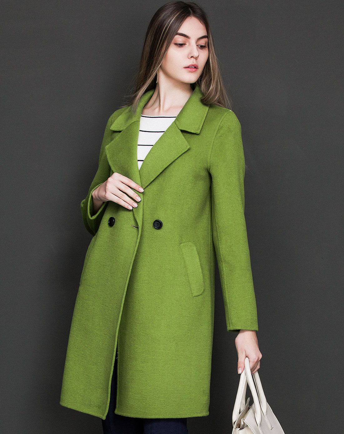 果绿色女款大衣