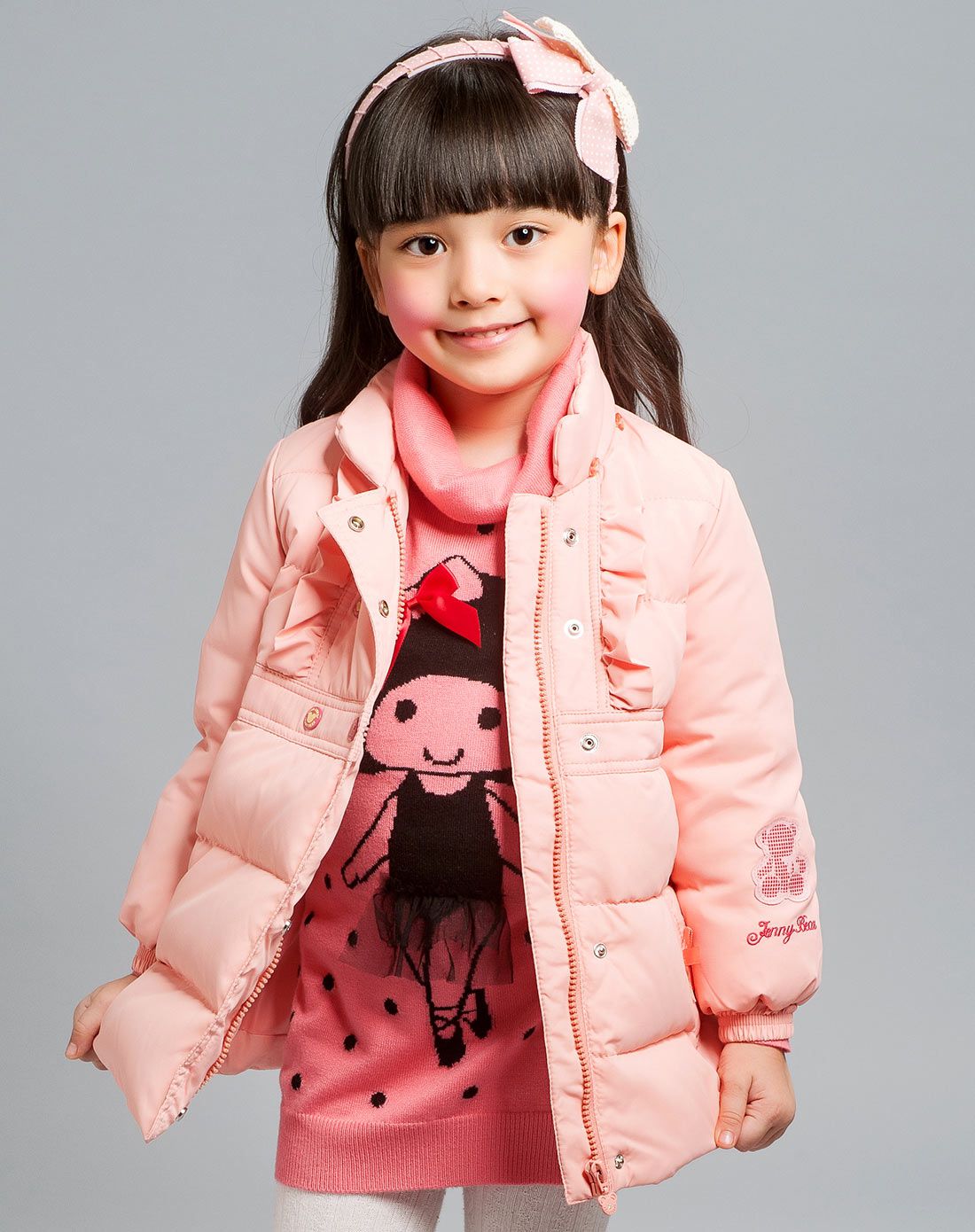 女童粉红色羽绒服