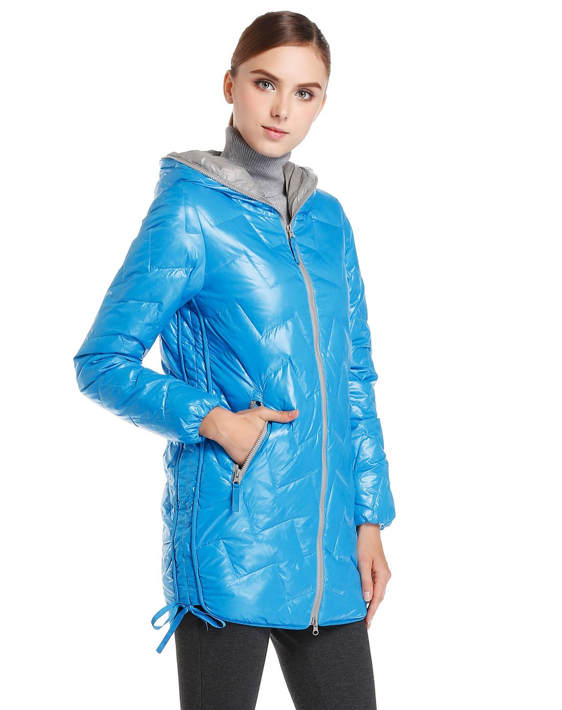 女款天蓝色连帽简约都市长袖长款羽绒服