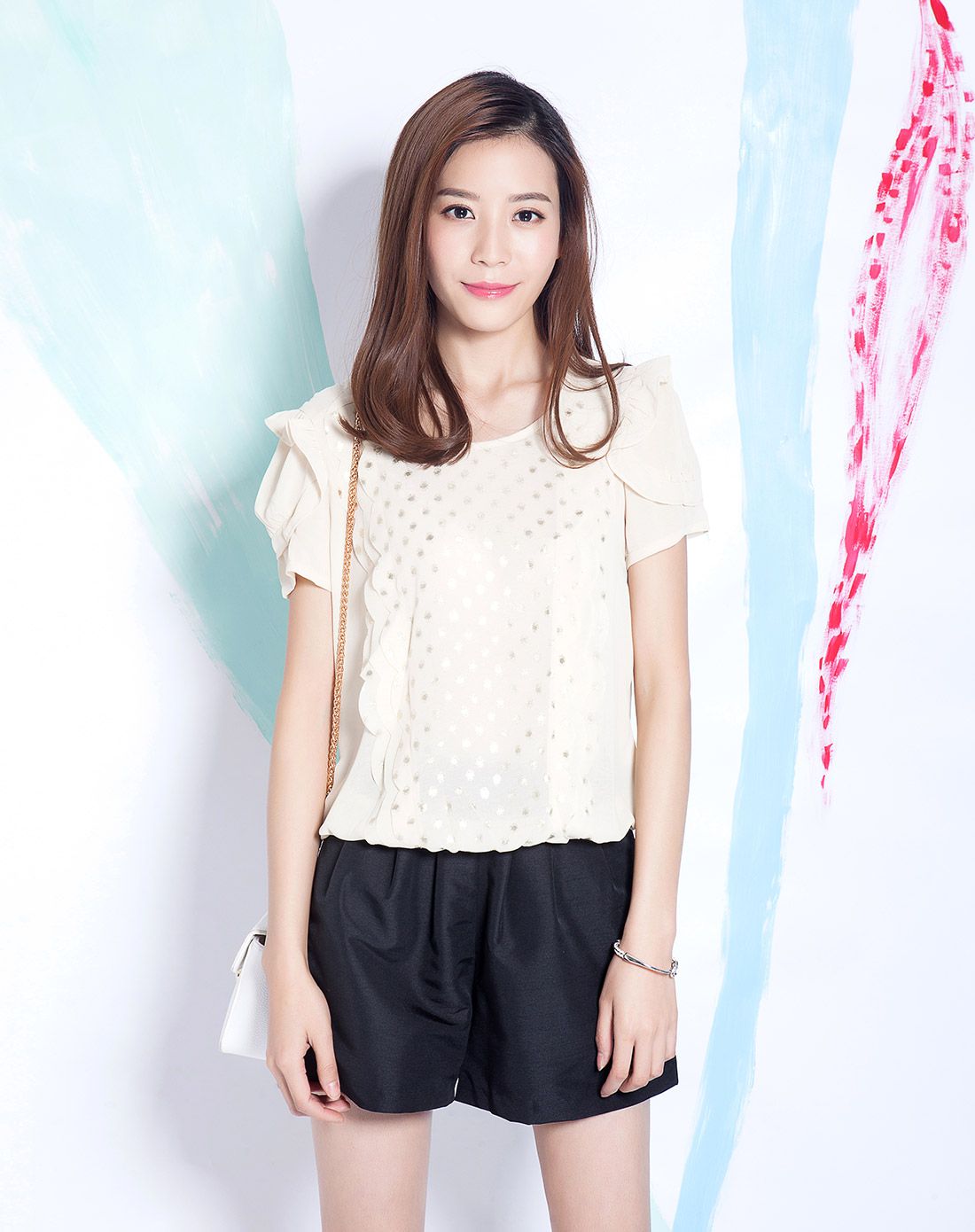 女士米色俏皮波点荷叶边装饰休闲t恤小衫